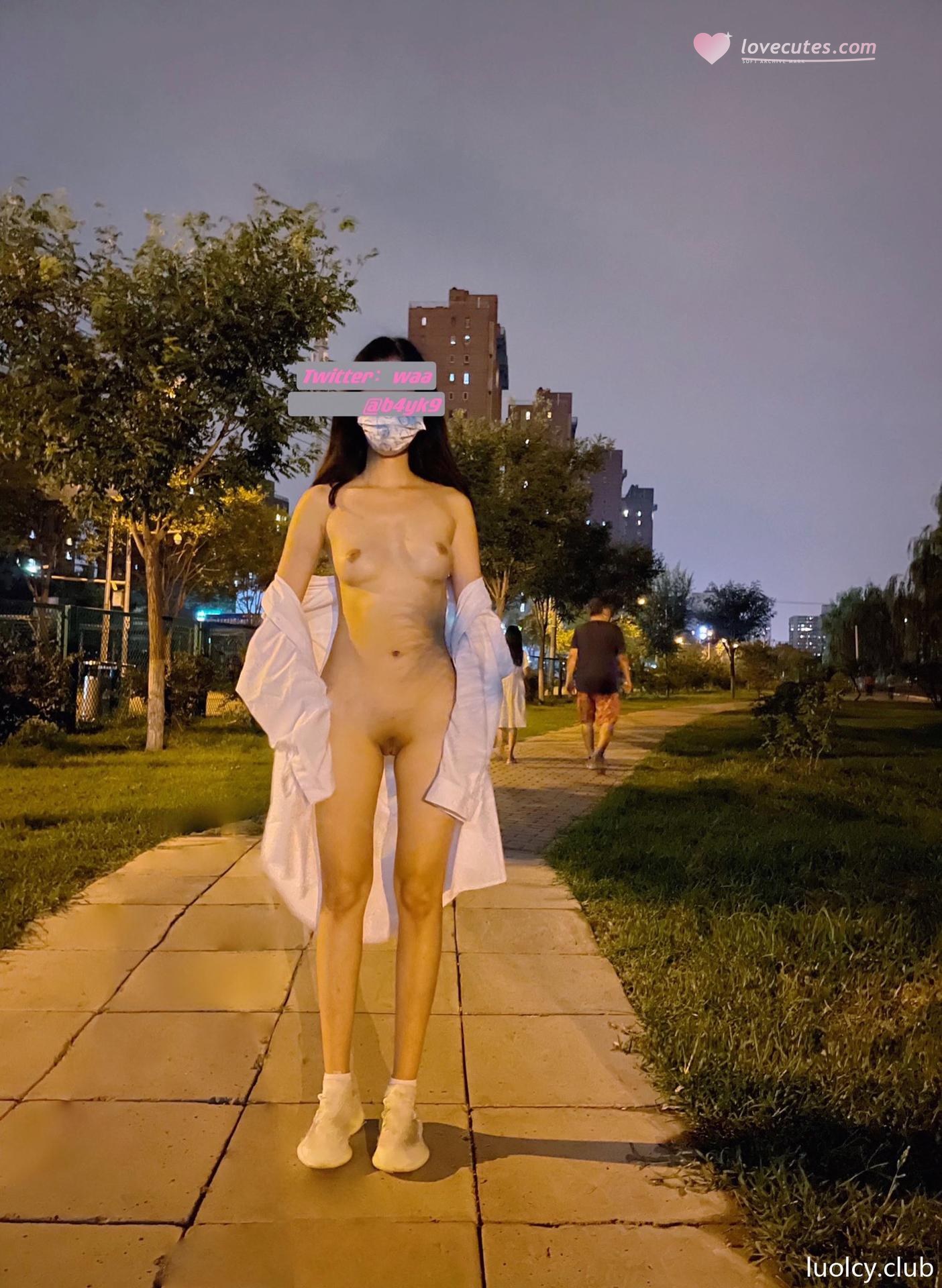 [Private Room] Eeee_kram - outdoor exposure theme, shaved styling, private photos, hip-focused poses, video extras 126P20V