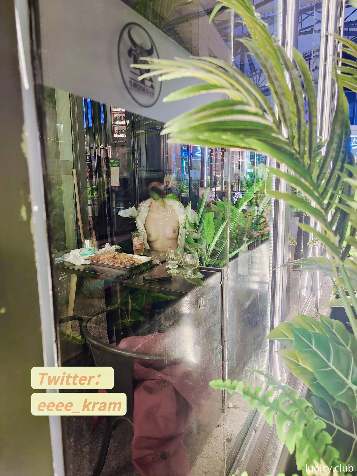 [私房] Eeee_kram - 白虎户外私拍：户外露出白虎私房 美臀大尺度 126P20V