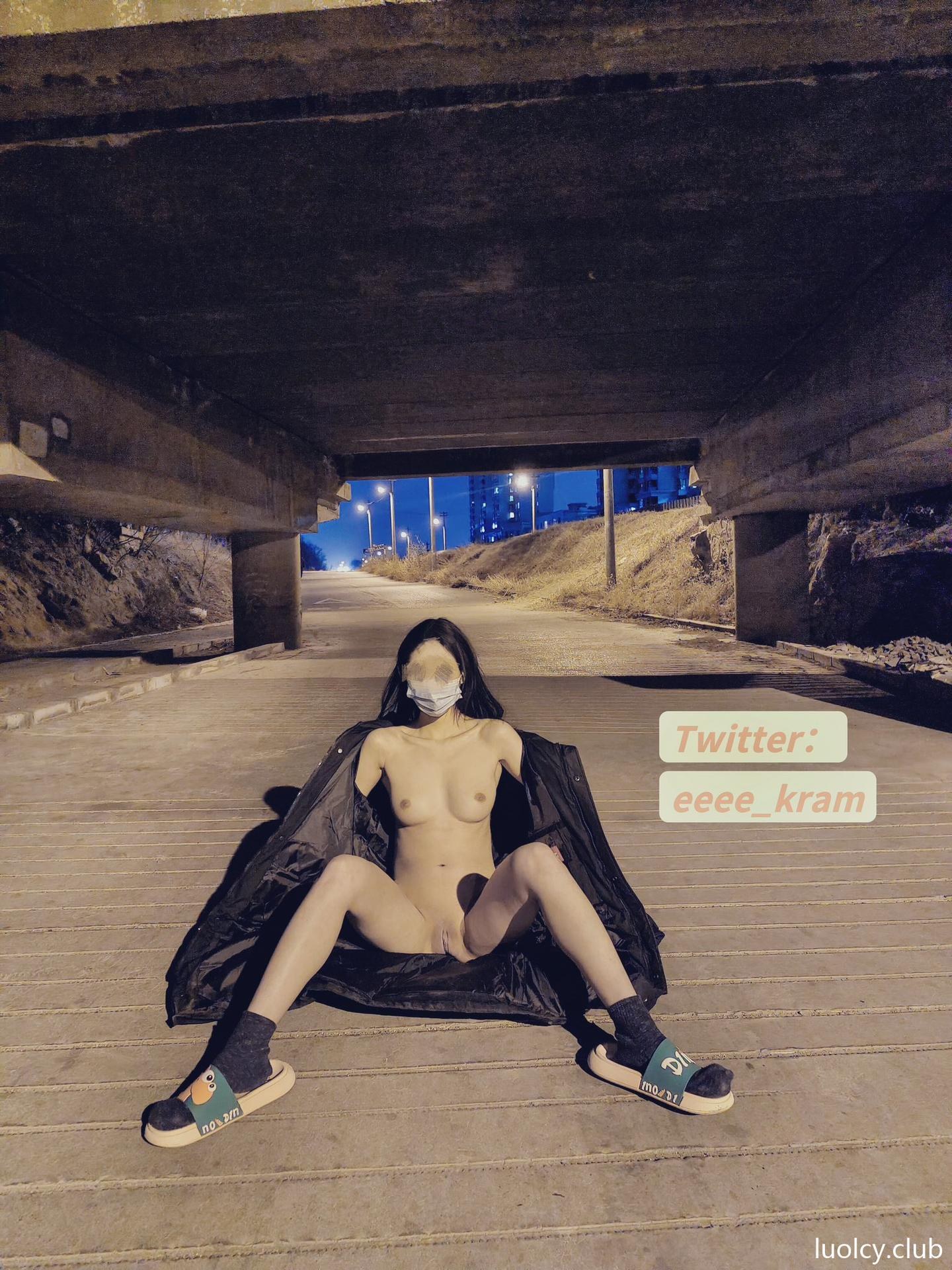 [私房] Eeee_kram - 白虎户外私拍：户外露出白虎私房 美臀大尺度 126P20V