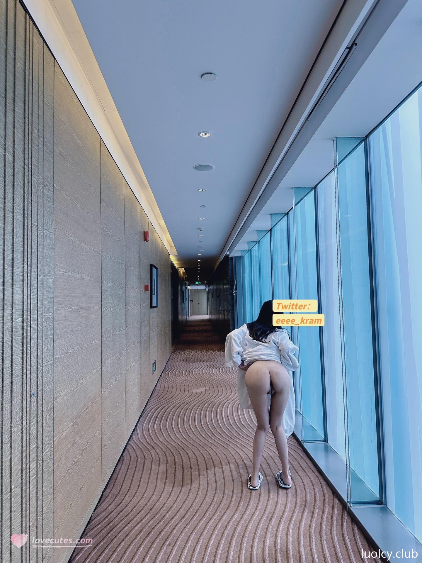 [私房] Eeee_kram - 白虎户外私拍：户外露出白虎私房 美臀大尺度 126P20V