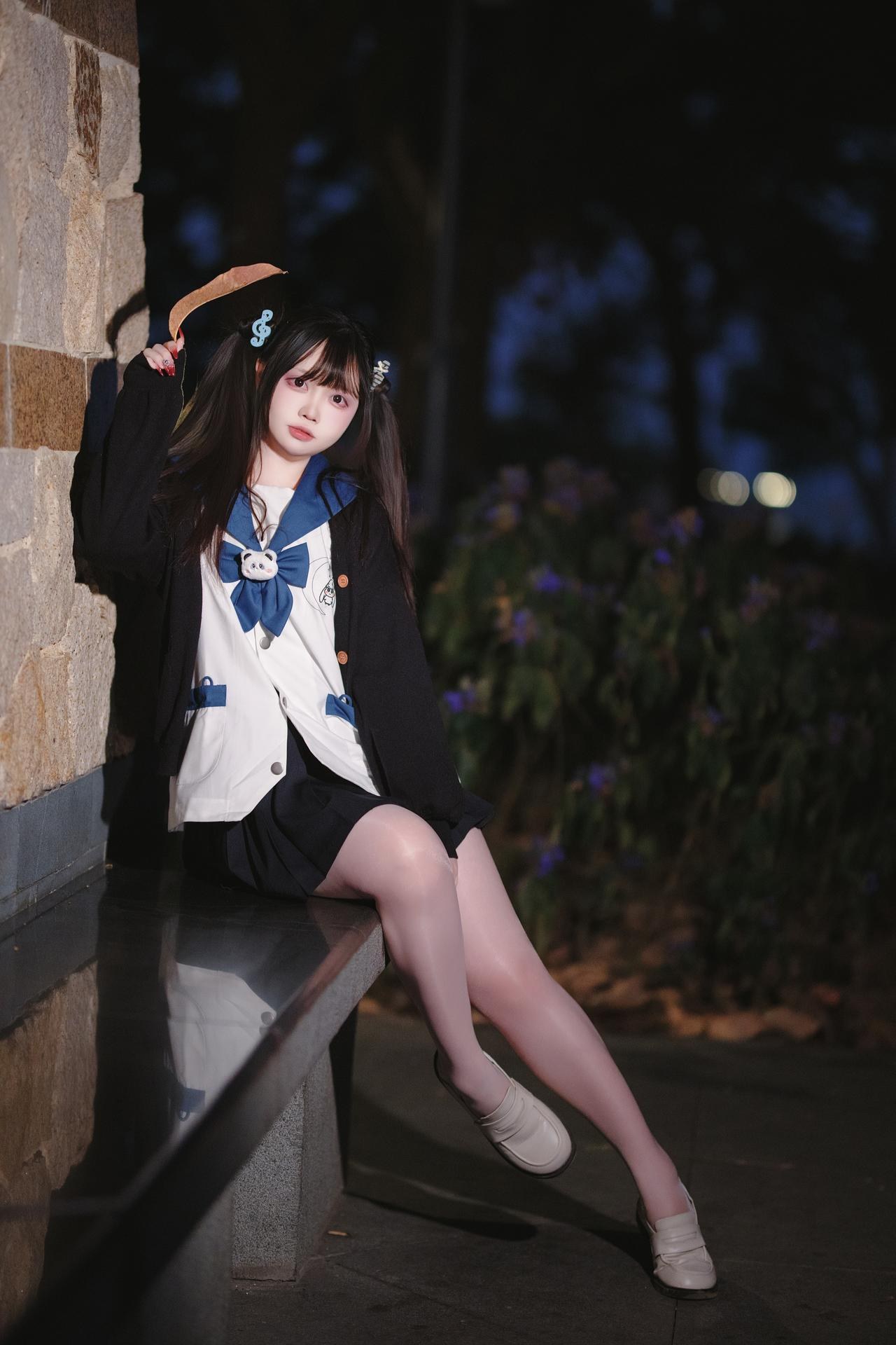[Photo Set] Luosang w Yizi โฟโต้เซ็ต school-uniform styling, uniform styling, white stockings, leg-focused poses 38P
