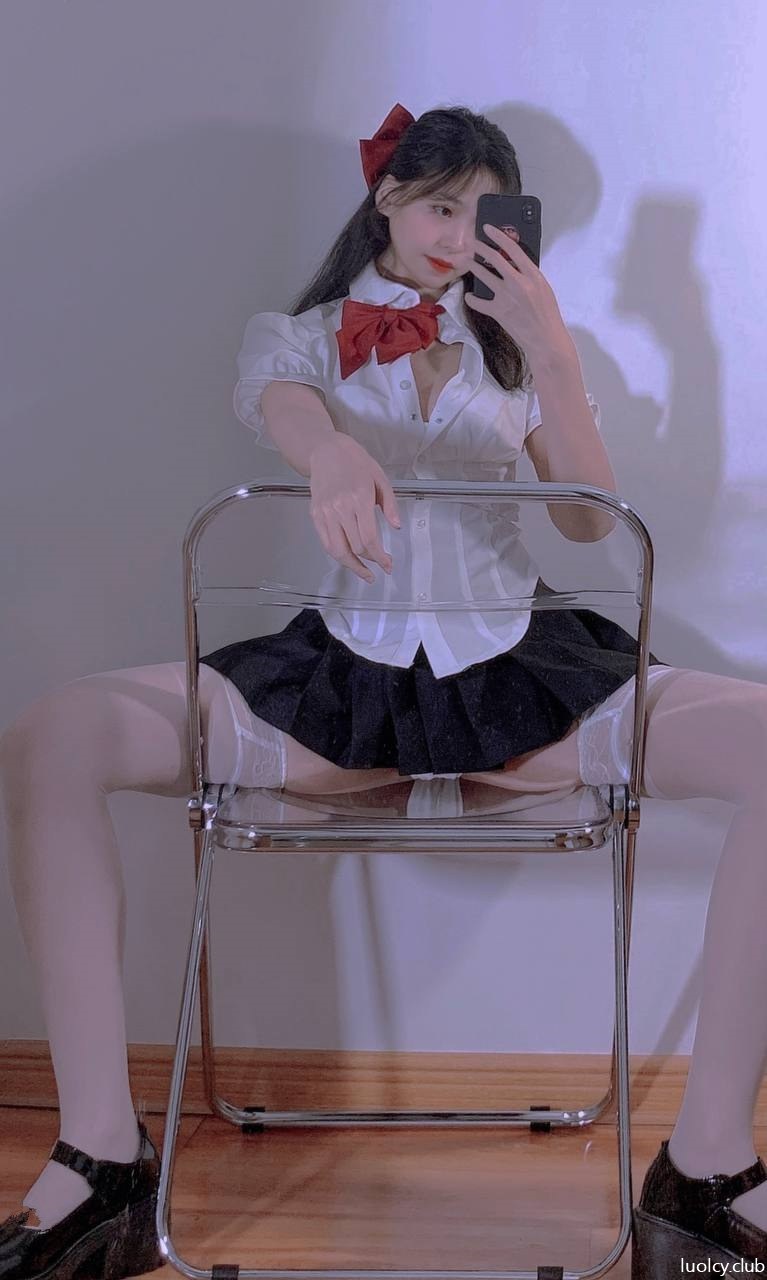 [Photo Set] Nide Zhenzhenu โฟโต้เซ็ต school-uniform styling, uniform styling, leg-focused poses, video extras 64P5V