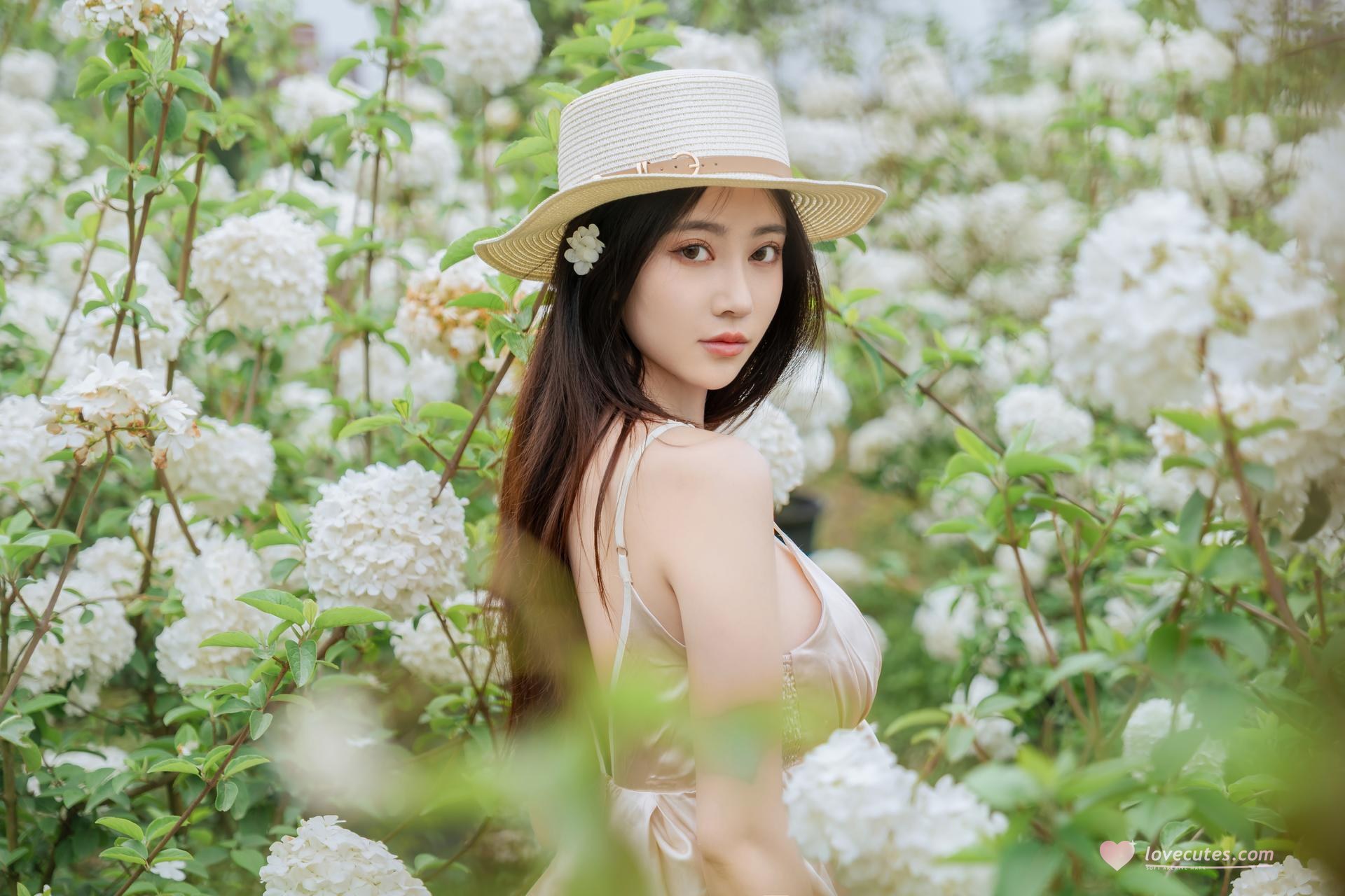 [Photo Set] Nnian - MissKON coser outdoor shoot, leg-focused poses 82P