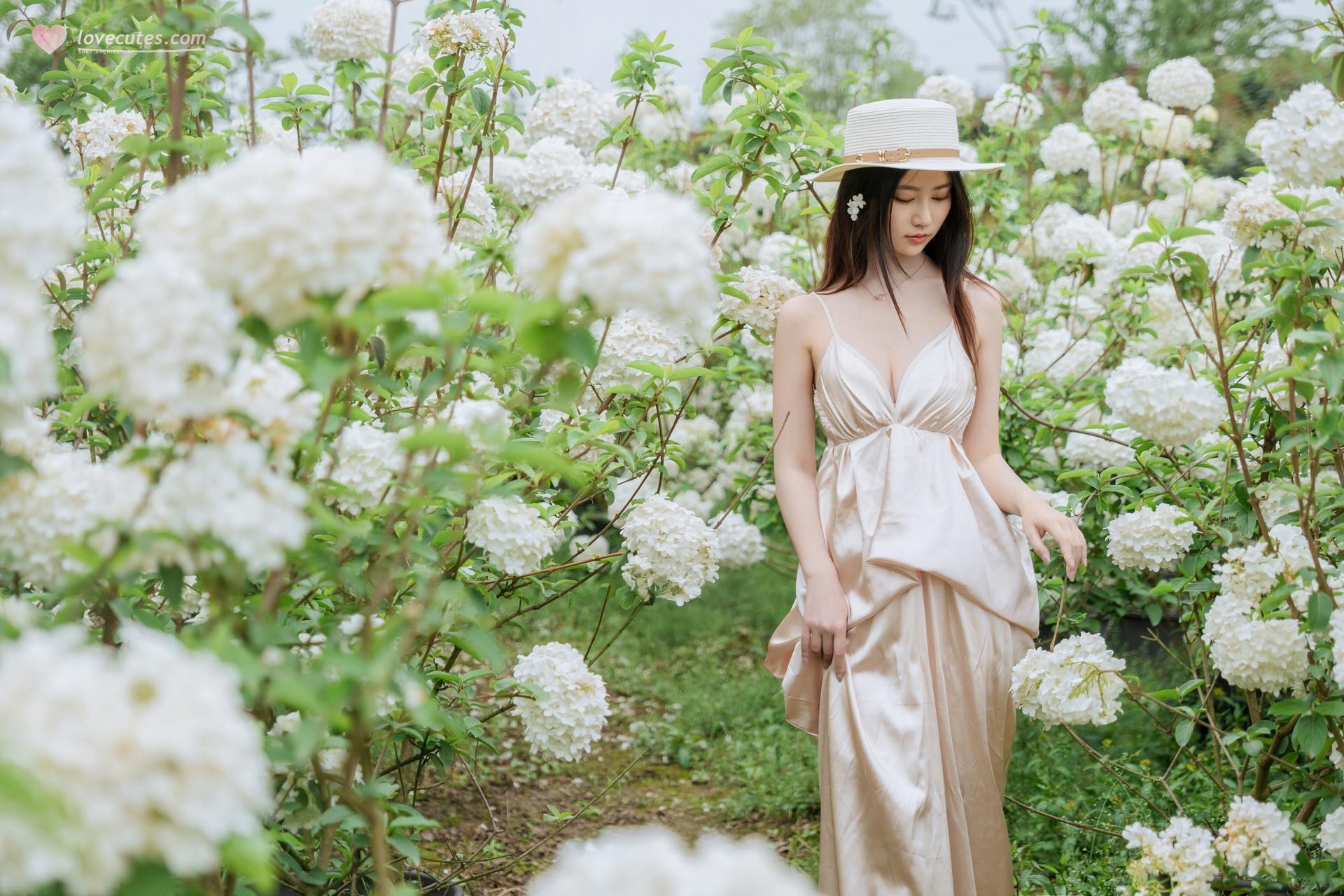 [Photo Set] Nnian - MissKON coser outdoor shoot, leg-focused poses 82P