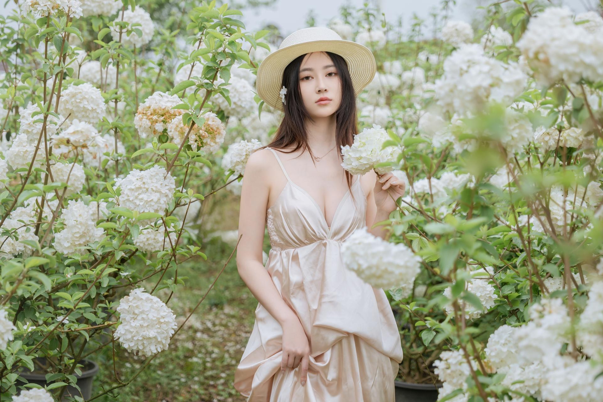 [Photo Set] Nnian - MissKON coser outdoor shoot, leg-focused poses 82P