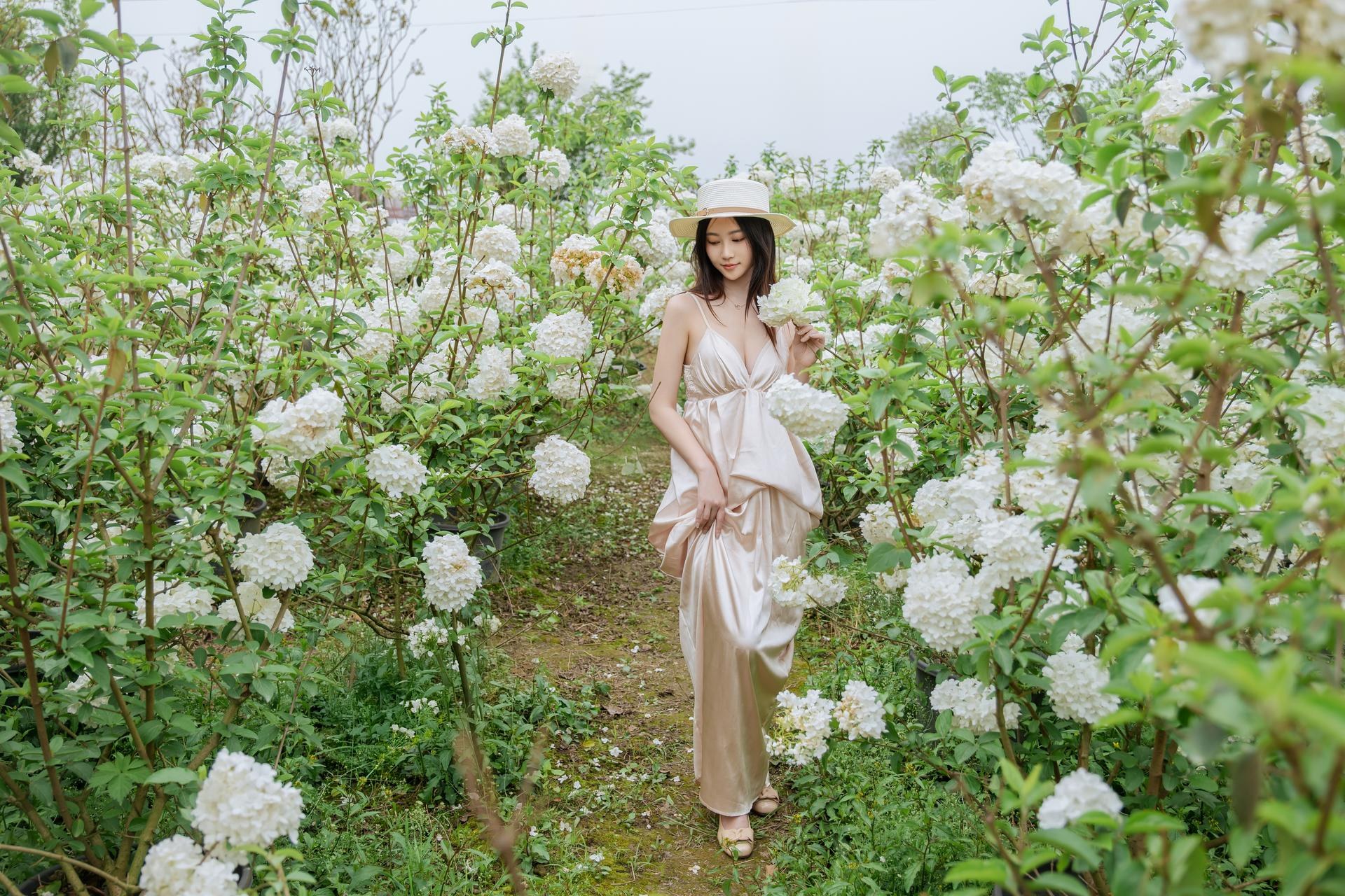 [Photo Set] Nnian - MissKON coser outdoor shoot, leg-focused poses 82P