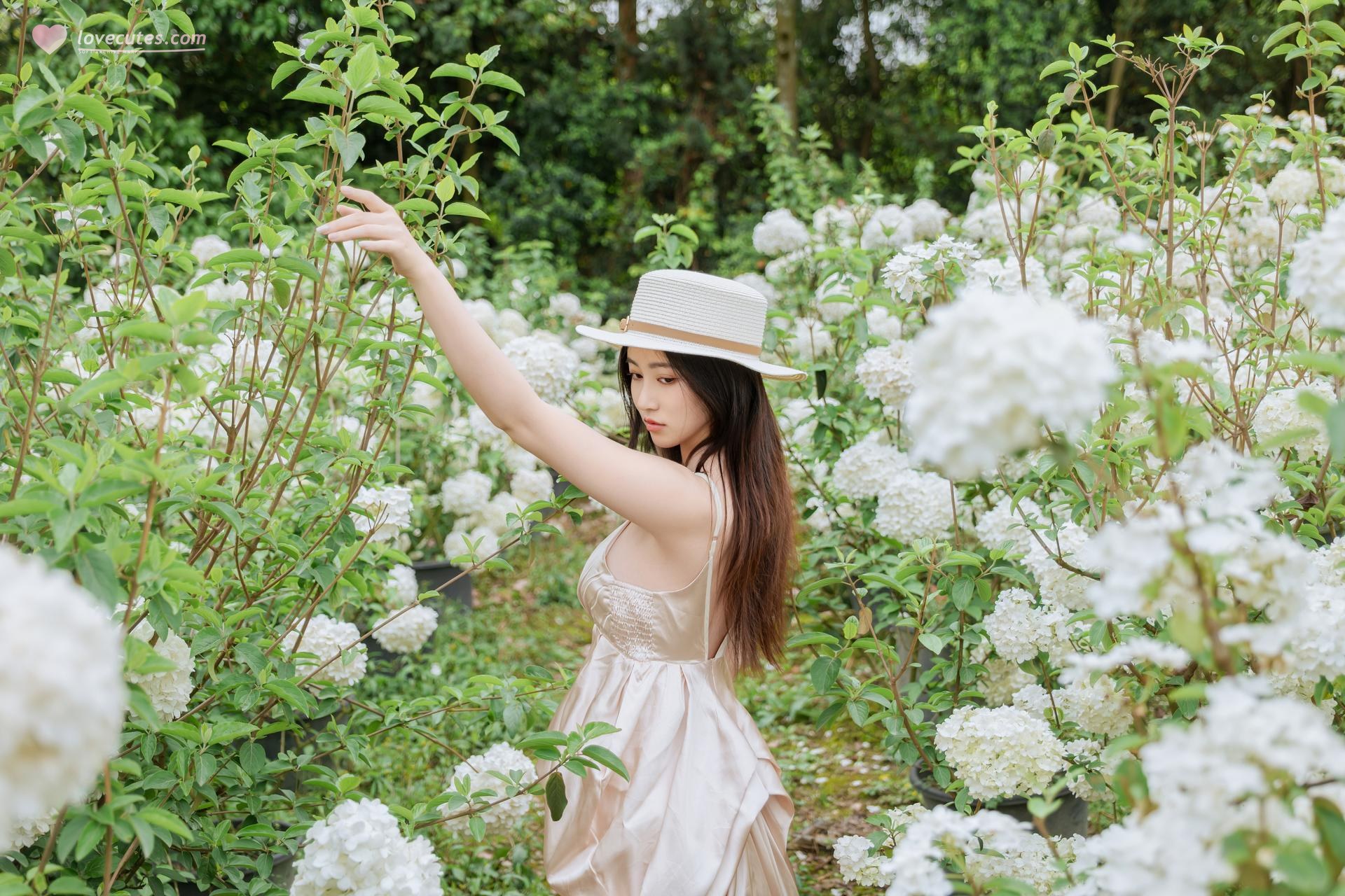 [Photo Set] Nnian - MissKON coser outdoor shoot, leg-focused poses 82P