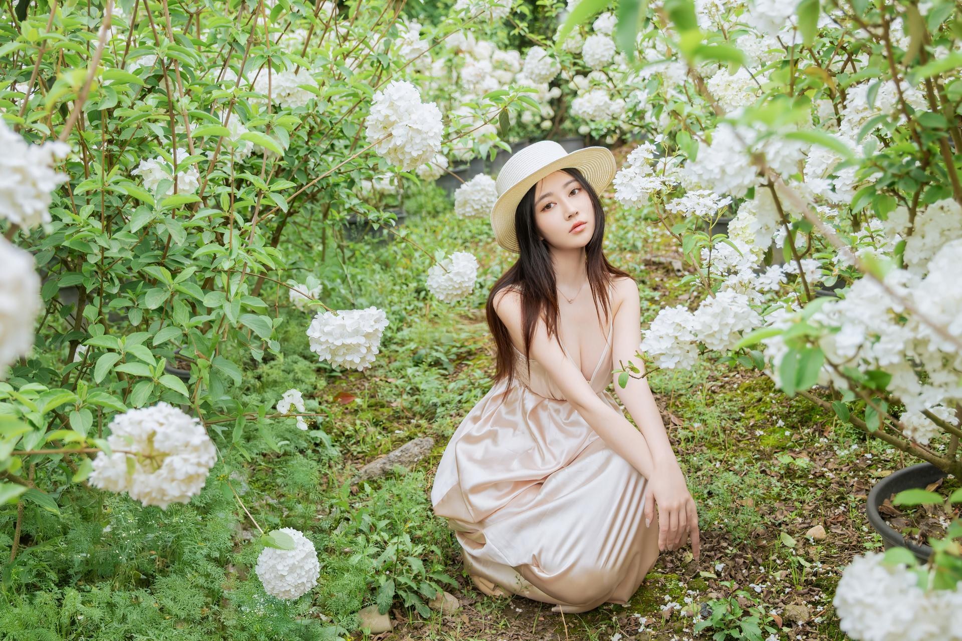 [Photo Set] Nnian - MissKON coser outdoor shoot, leg-focused poses 82P