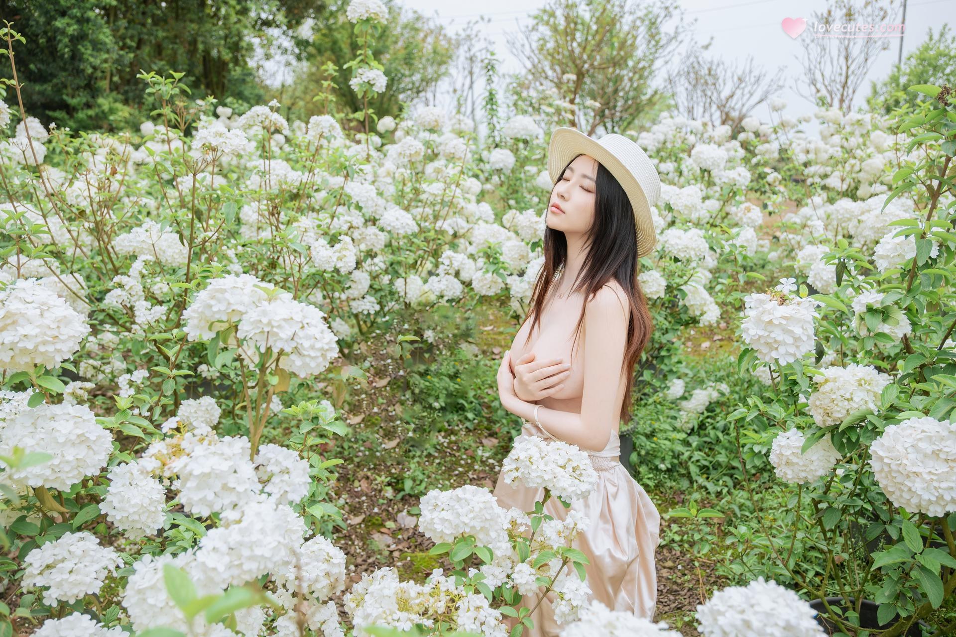 [화보] 年年Nnian - 木绣球 花园木绣球白裙 户外美腿写真 82P
