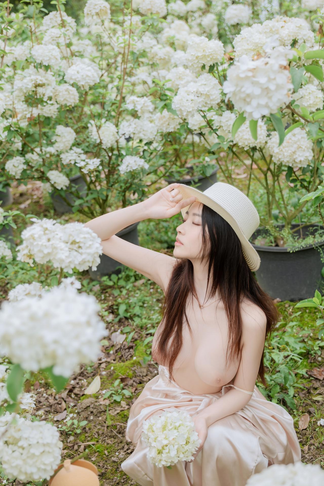 [Photo Set] Nnian โฟโต้เซ็ต outdoor shoot, leg-focused poses 82P