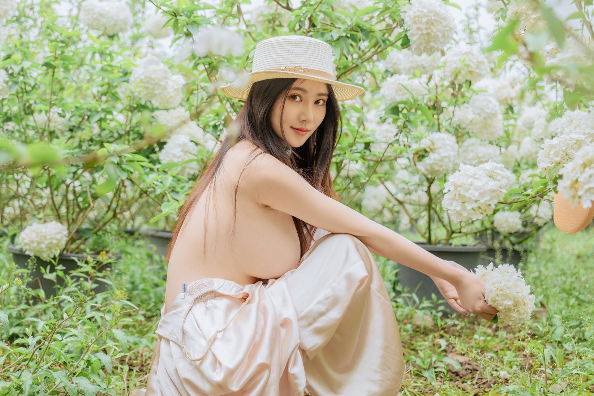 [Photo Set] Nnian โฟโต้เซ็ต outdoor shoot, leg-focused poses 82P