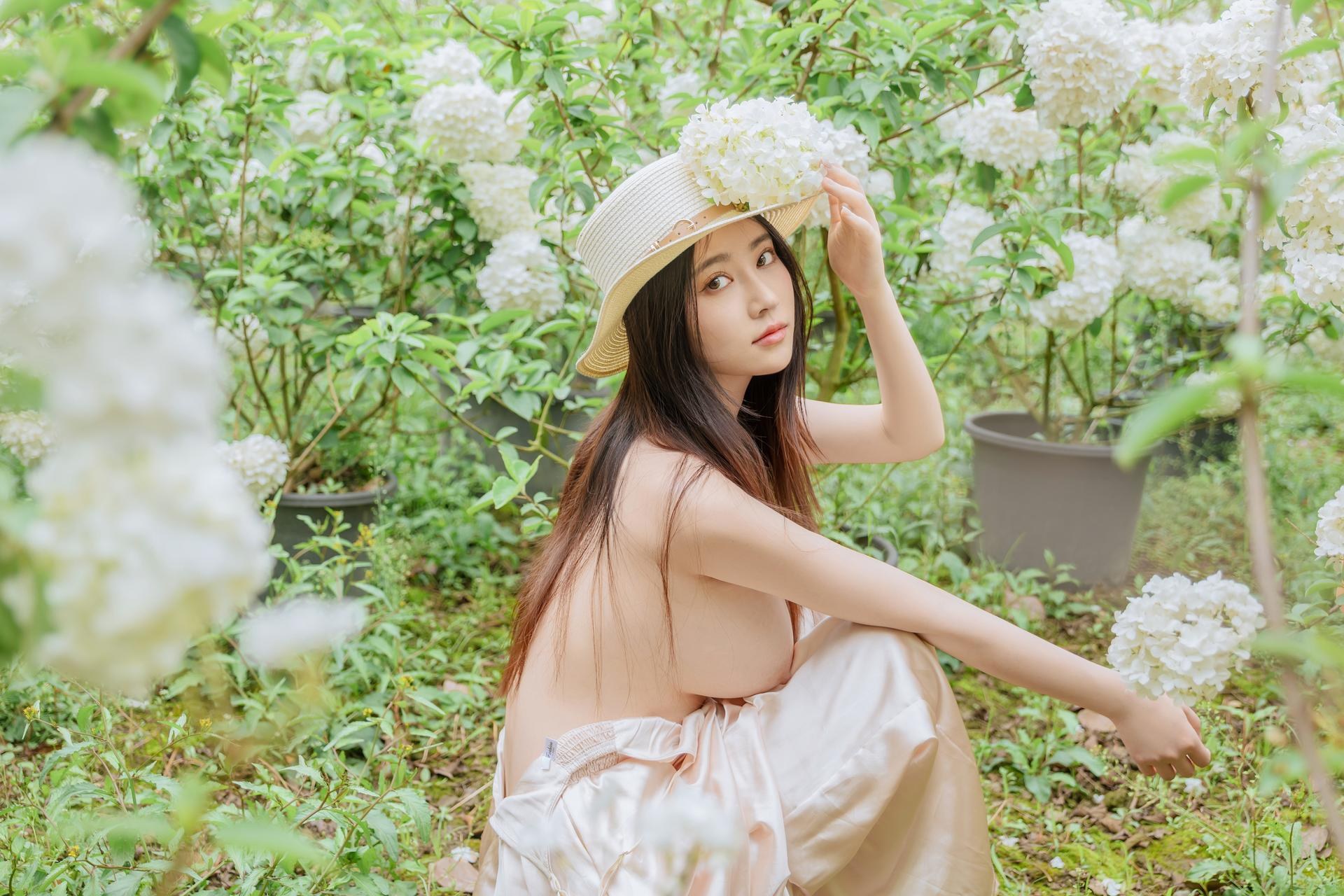 [Photo Set] Nnian โฟโต้เซ็ต outdoor shoot, leg-focused poses 82P