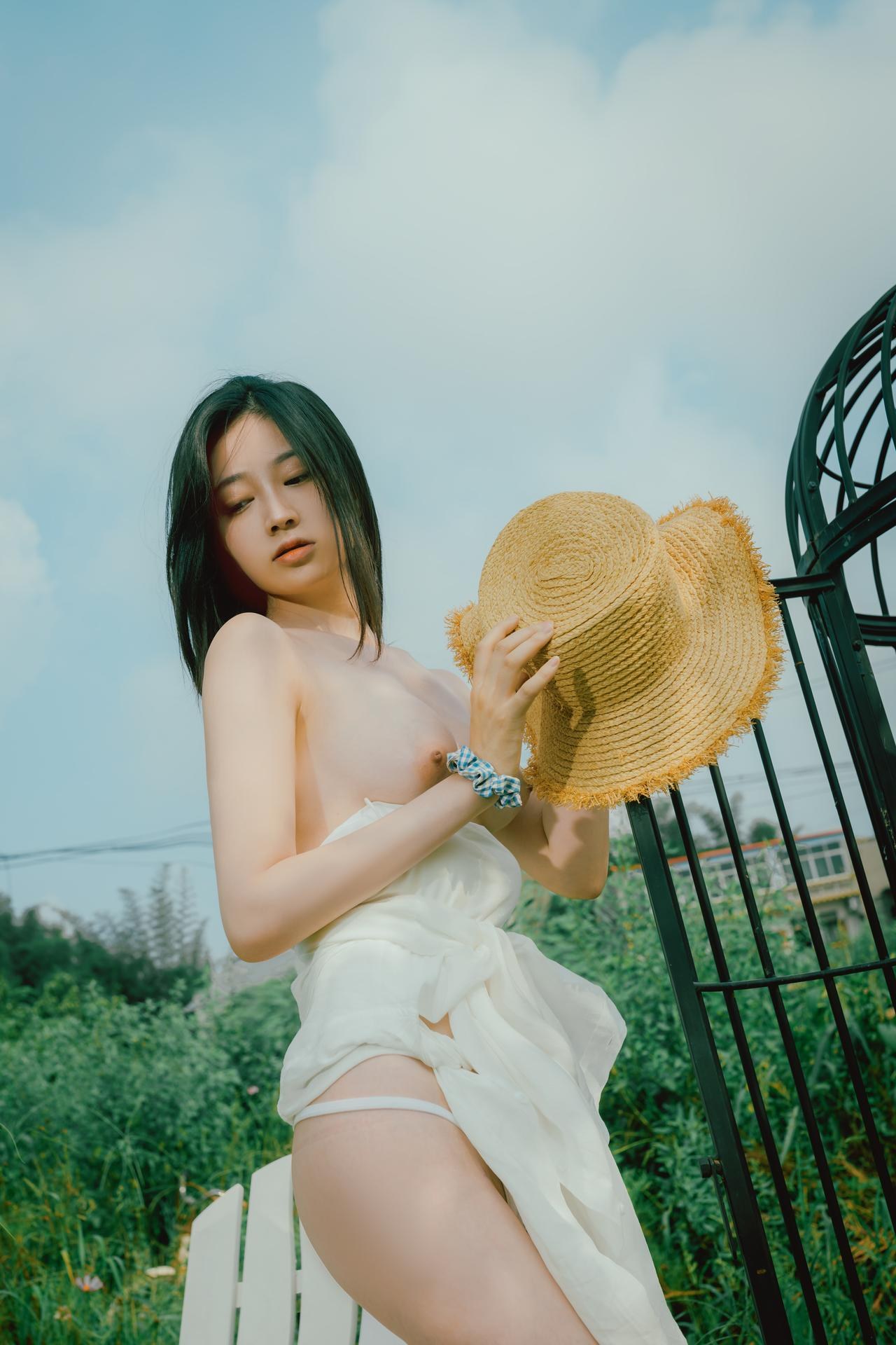 [Photo Set] Nnian - MissKON coser leg-focused poses 40P