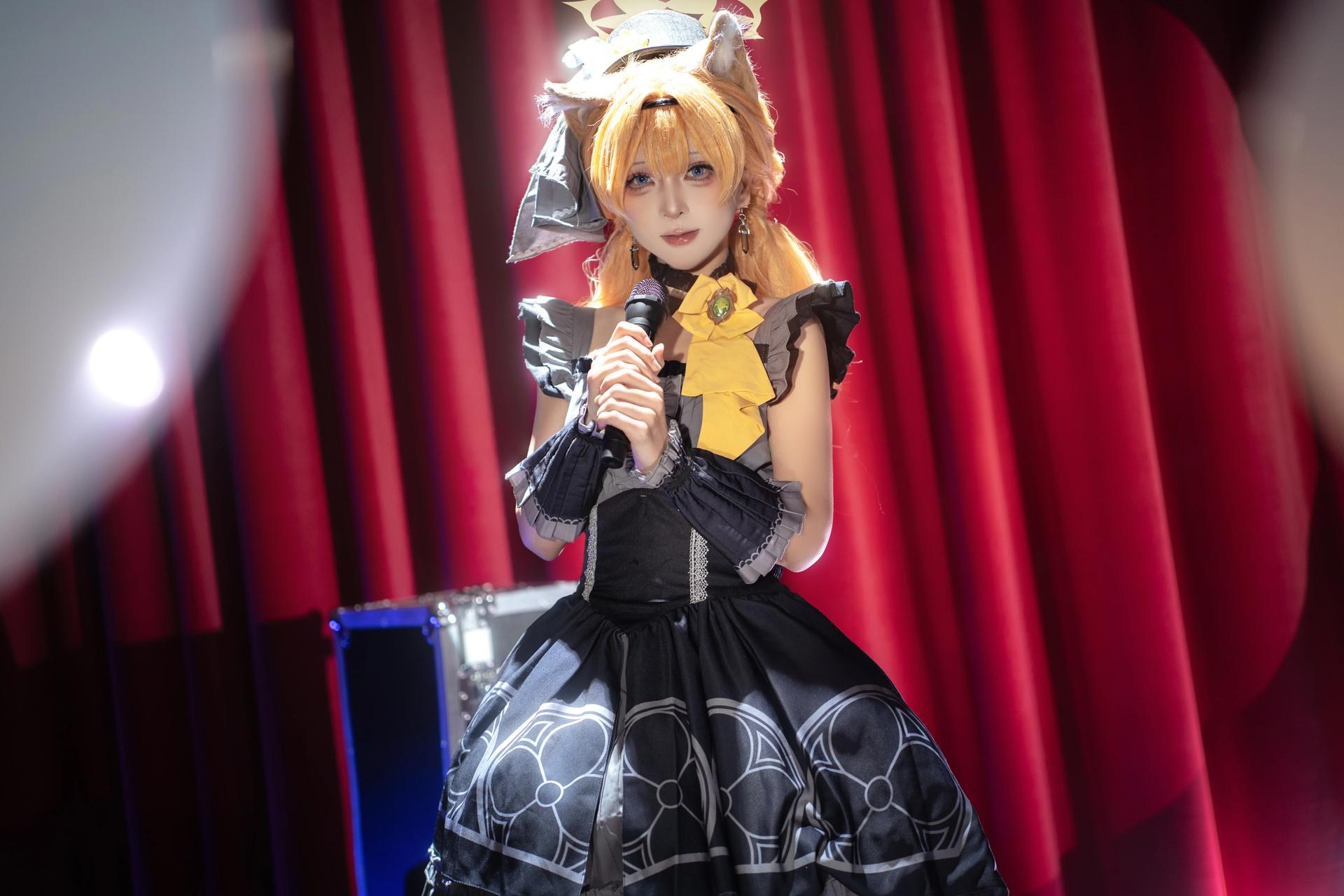 [コスプレ] 矢量鱼 - 蔚蓝档案 伊落玛丽偶像 偶像礼服黑丝 舞台美腿还原 40P