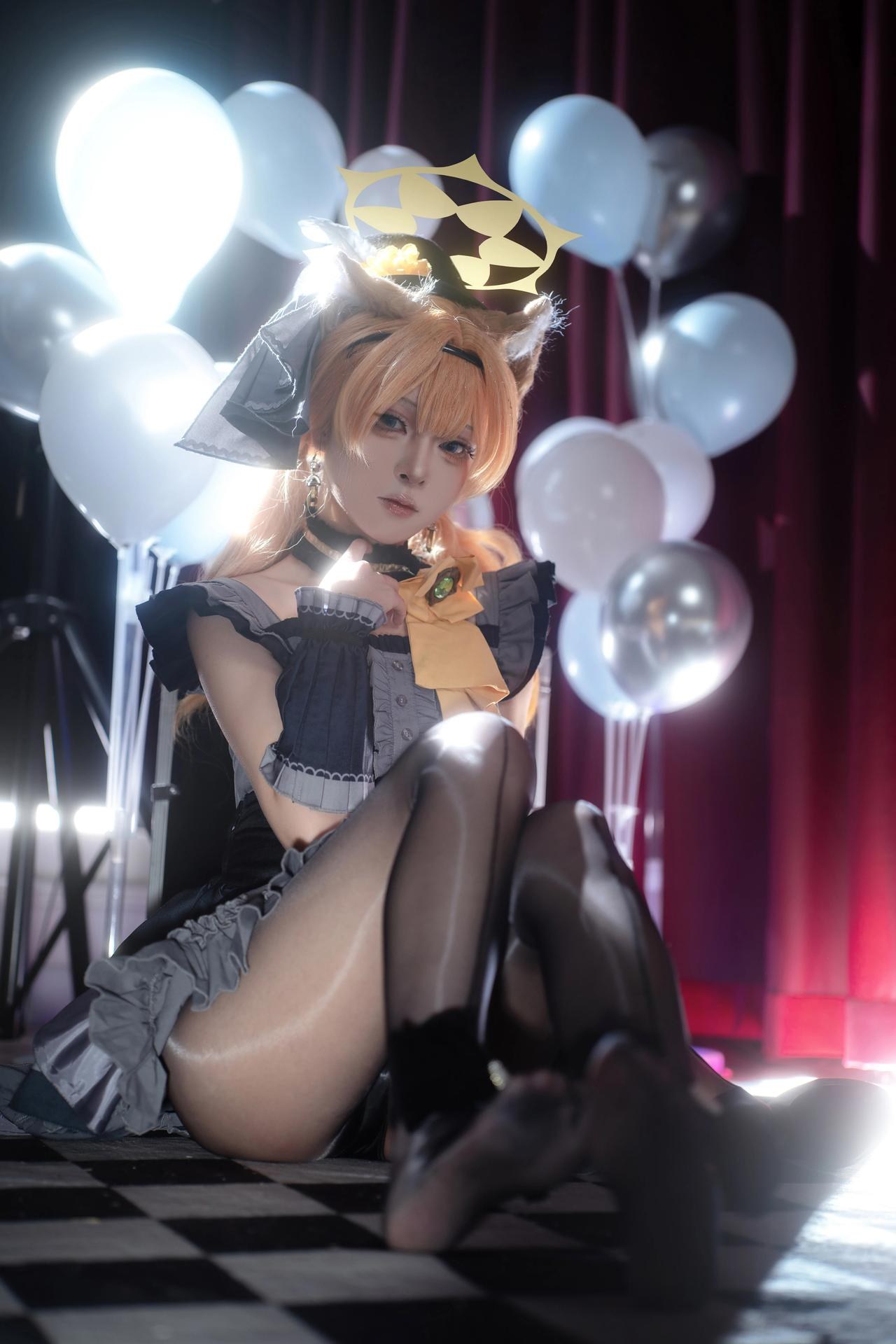 [コスプレ] 矢量鱼 - 蔚蓝档案 伊落玛丽偶像 偶像礼服黑丝 舞台美腿还原 40P