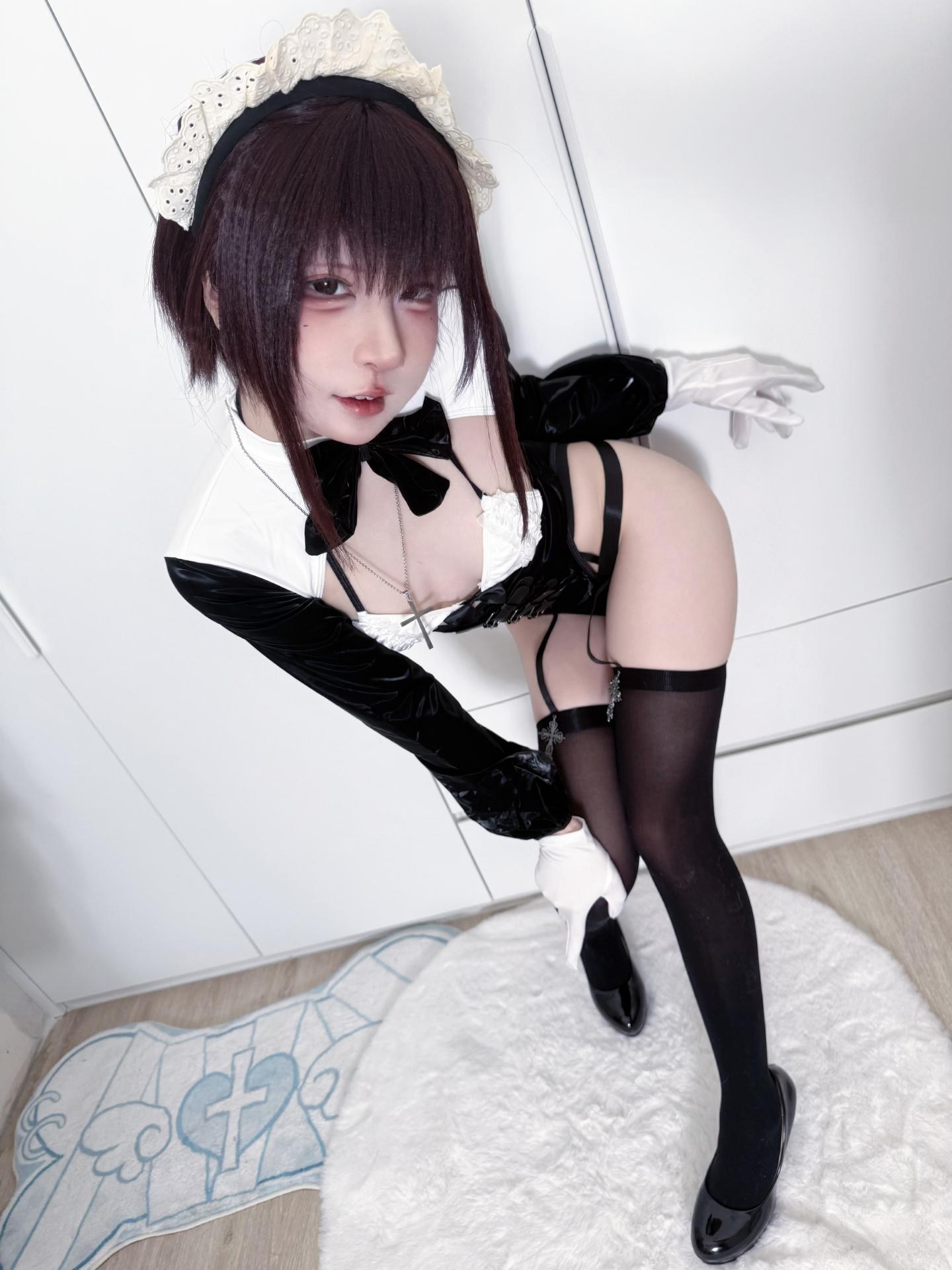 [写真] フォトセット 纸悦Etsu_ko - 叛逆女仆 黑白叛逆女仆 黑丝美腿棚拍 36P