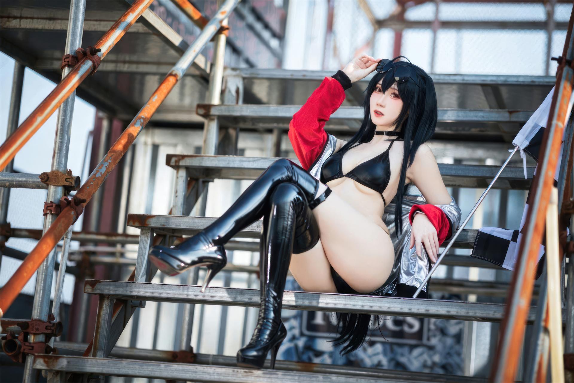 [코스프레] 焖焖碳 - 碧蓝航线 大凤赛车服 赛车服黑丝 巨乳美腿还原 32P