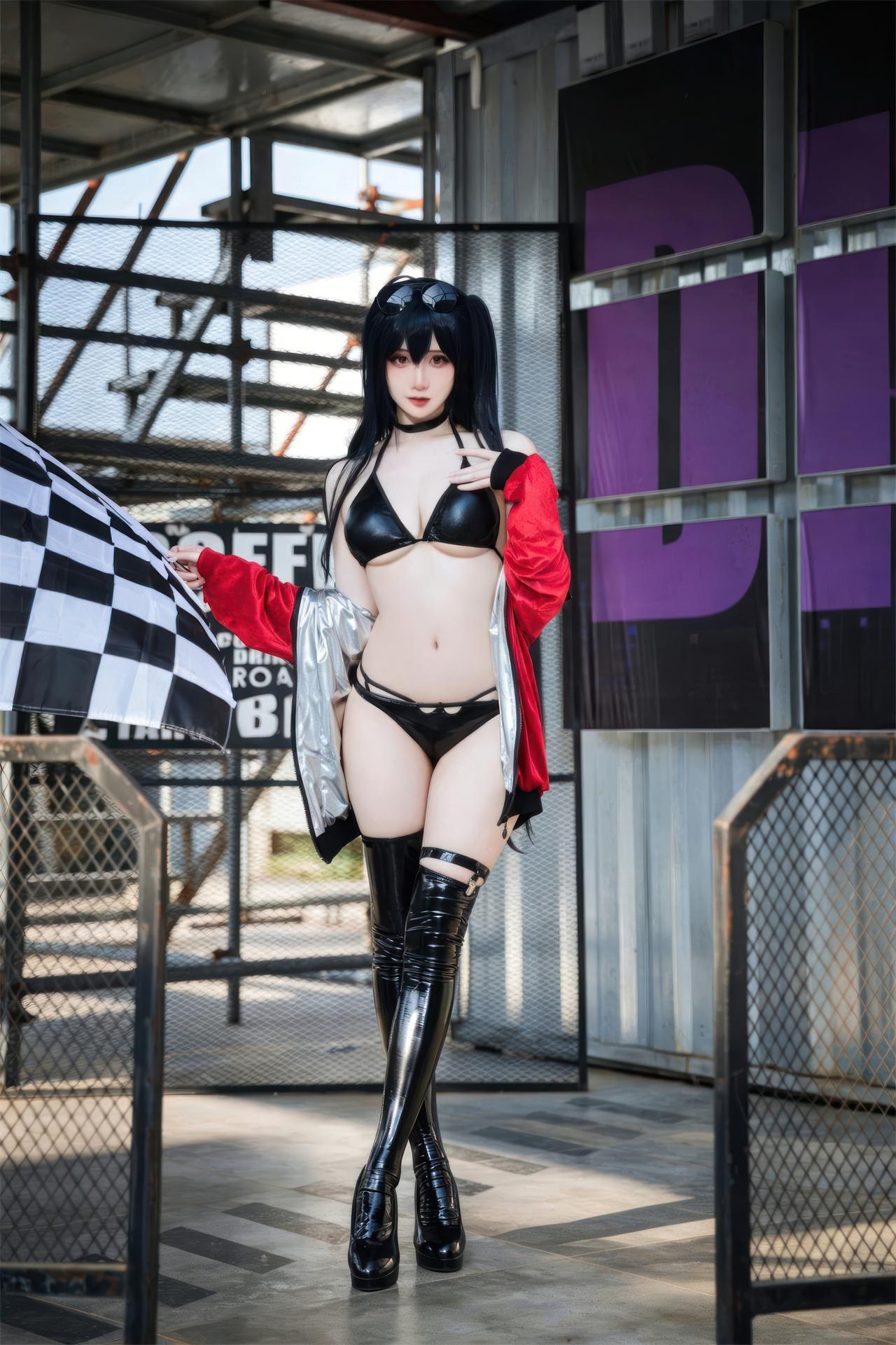 [코스프레] 焖焖碳 - 碧蓝航线 大凤赛车服 赛车服黑丝 巨乳美腿还原 32P