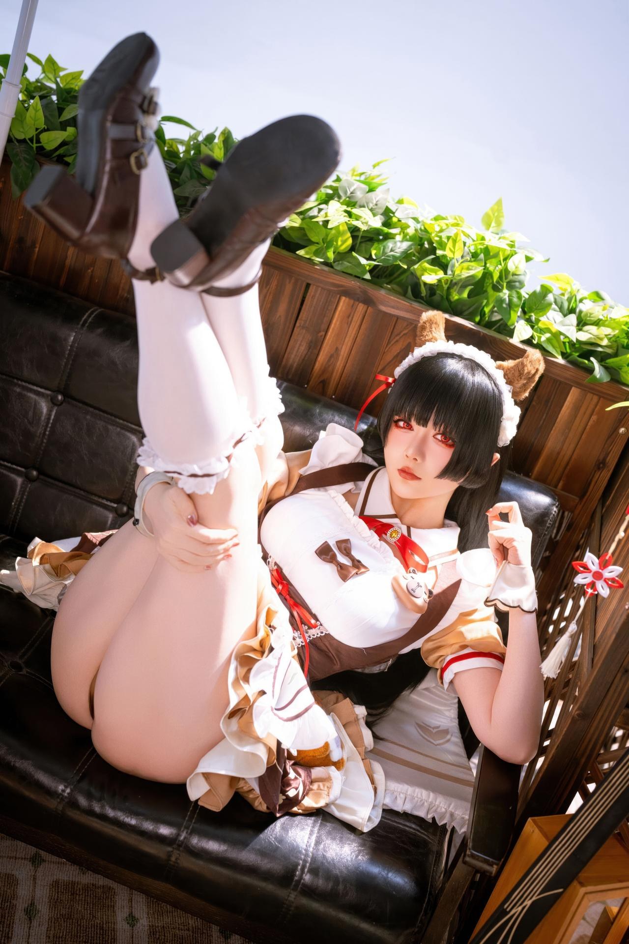 [cosplay] 星之迟迟Hoshilily - 鸣潮 千咲·联动咖啡女仆：咖啡女仆红白造型 美腿还原 42P