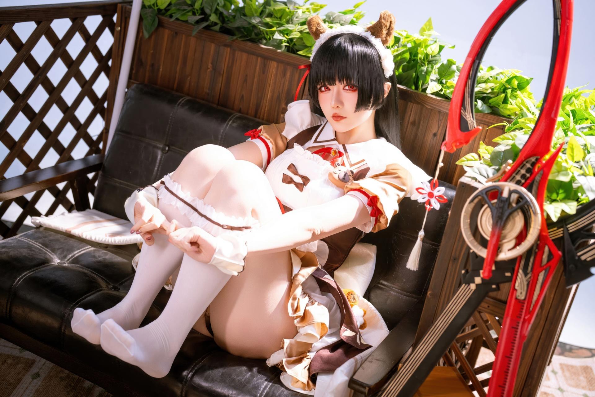 [cosplay] 星之迟迟Hoshilily - 鸣潮 千咲·联动咖啡女仆：咖啡女仆红白造型 美腿还原 42P