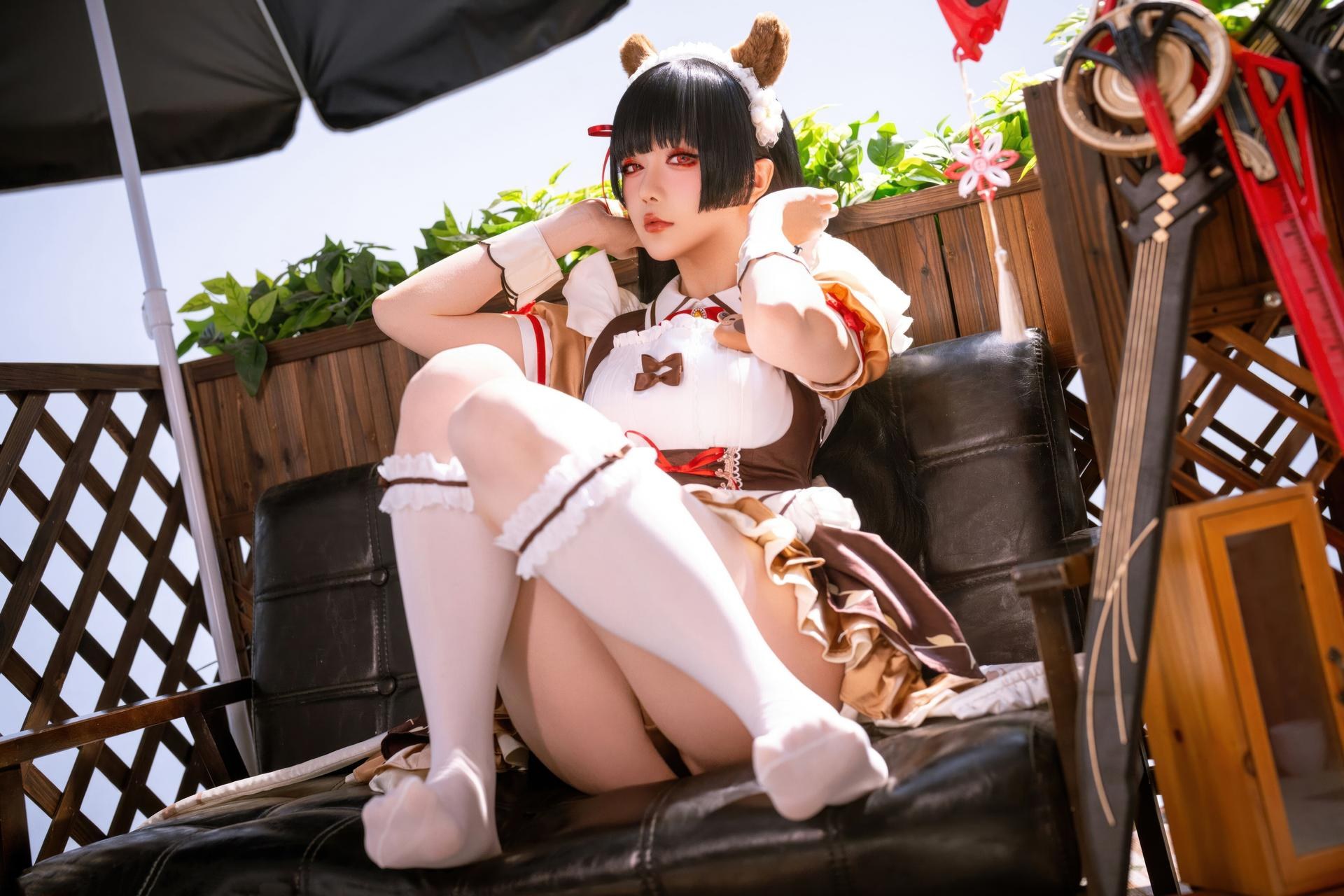 [cosplay] 星之迟迟Hoshilily - 鸣潮 千咲·联动咖啡女仆：咖啡女仆红白造型 美腿还原 42P