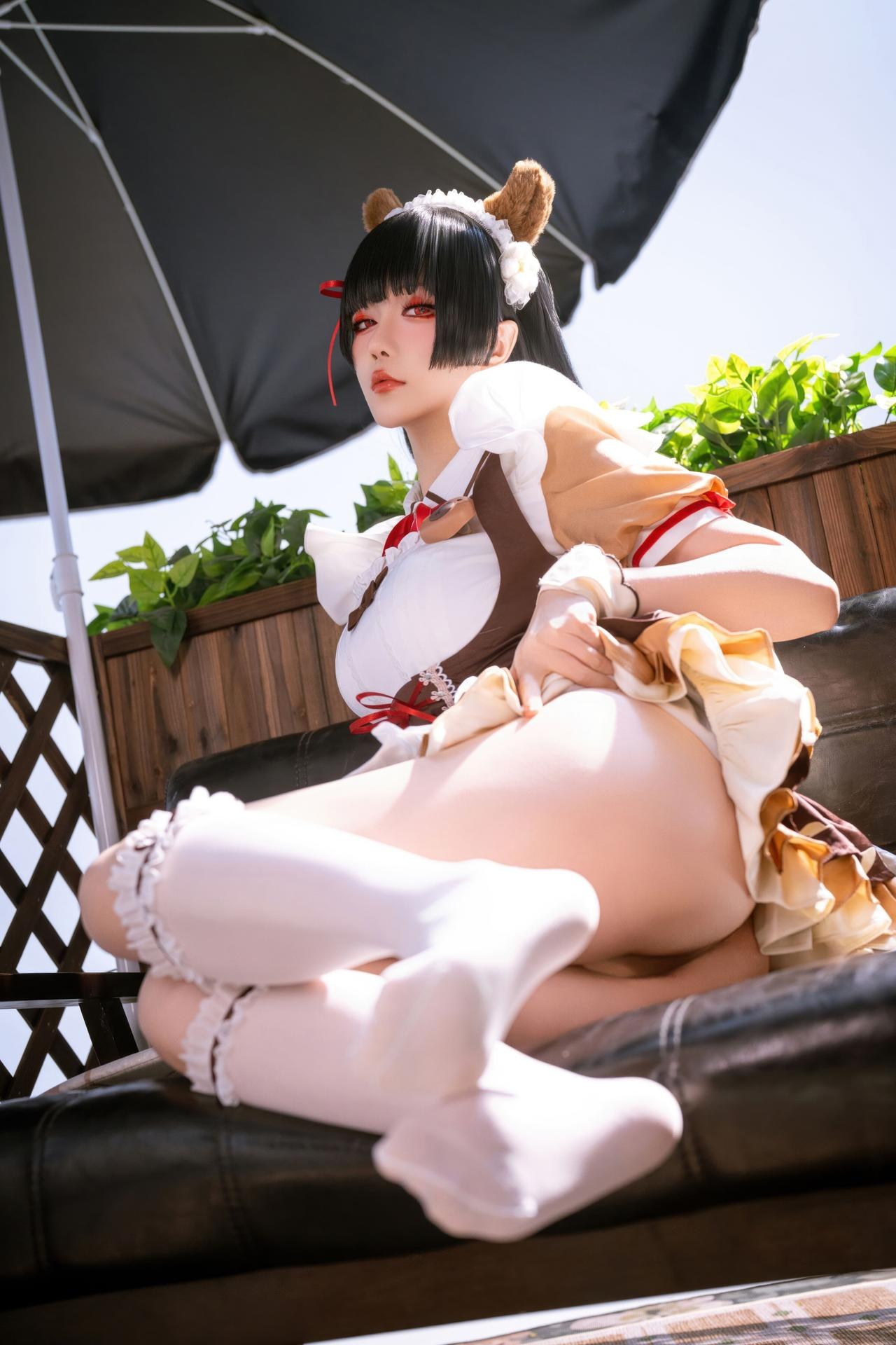 [cosplay] 星之迟迟Hoshilily - 鸣潮 千咲·联动咖啡女仆：咖啡女仆红白造型 美腿还原 42P