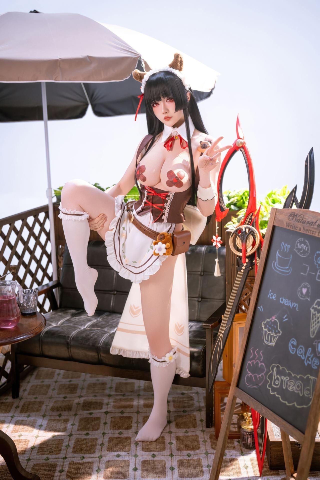 [cosplay] 星之迟迟Hoshilily - 鸣潮 千咲·联动咖啡女仆：咖啡女仆红白造型 美腿还原 42P