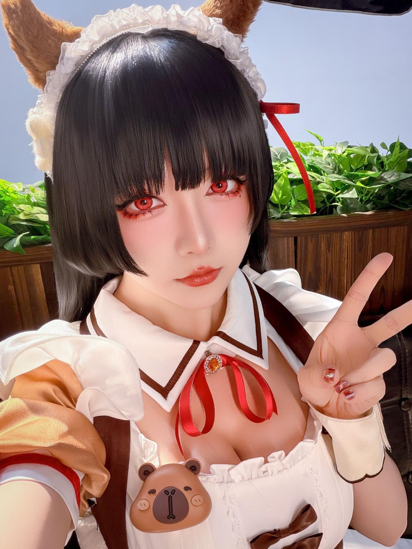 [cosplay] 星之迟迟Hoshilily - 鸣潮 千咲·联动咖啡女仆：咖啡女仆红白造型 美腿还原 42P