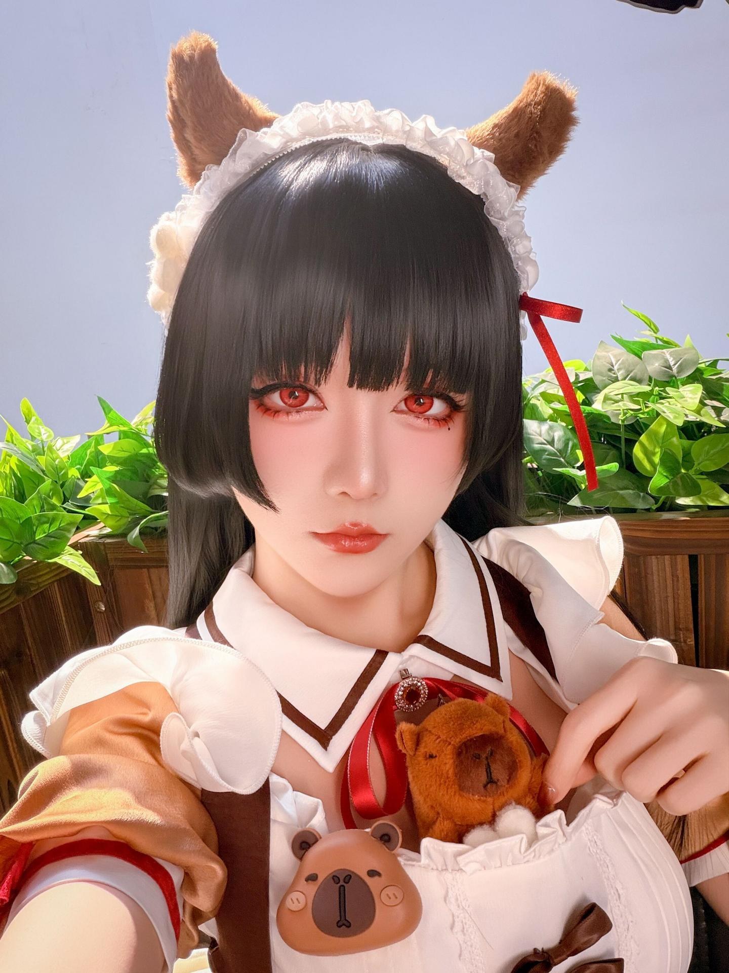 [cosplay] 星之迟迟Hoshilily - 鸣潮 千咲·联动咖啡女仆：咖啡女仆红白造型 美腿还原 42P
