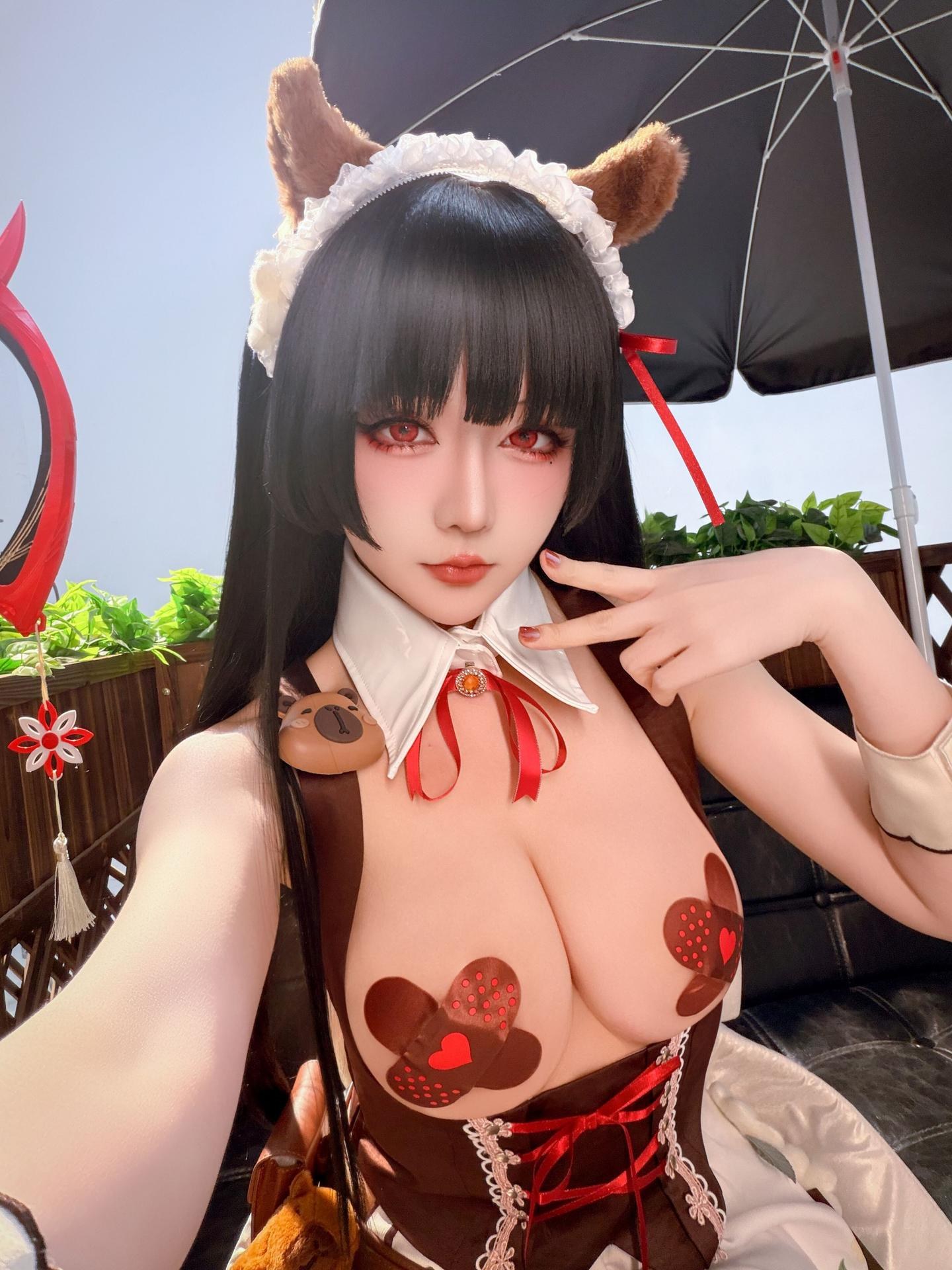 [cosplay] 星之迟迟Hoshilily - 鸣潮 千咲·联动咖啡女仆：咖啡女仆红白造型 美腿还原 42P