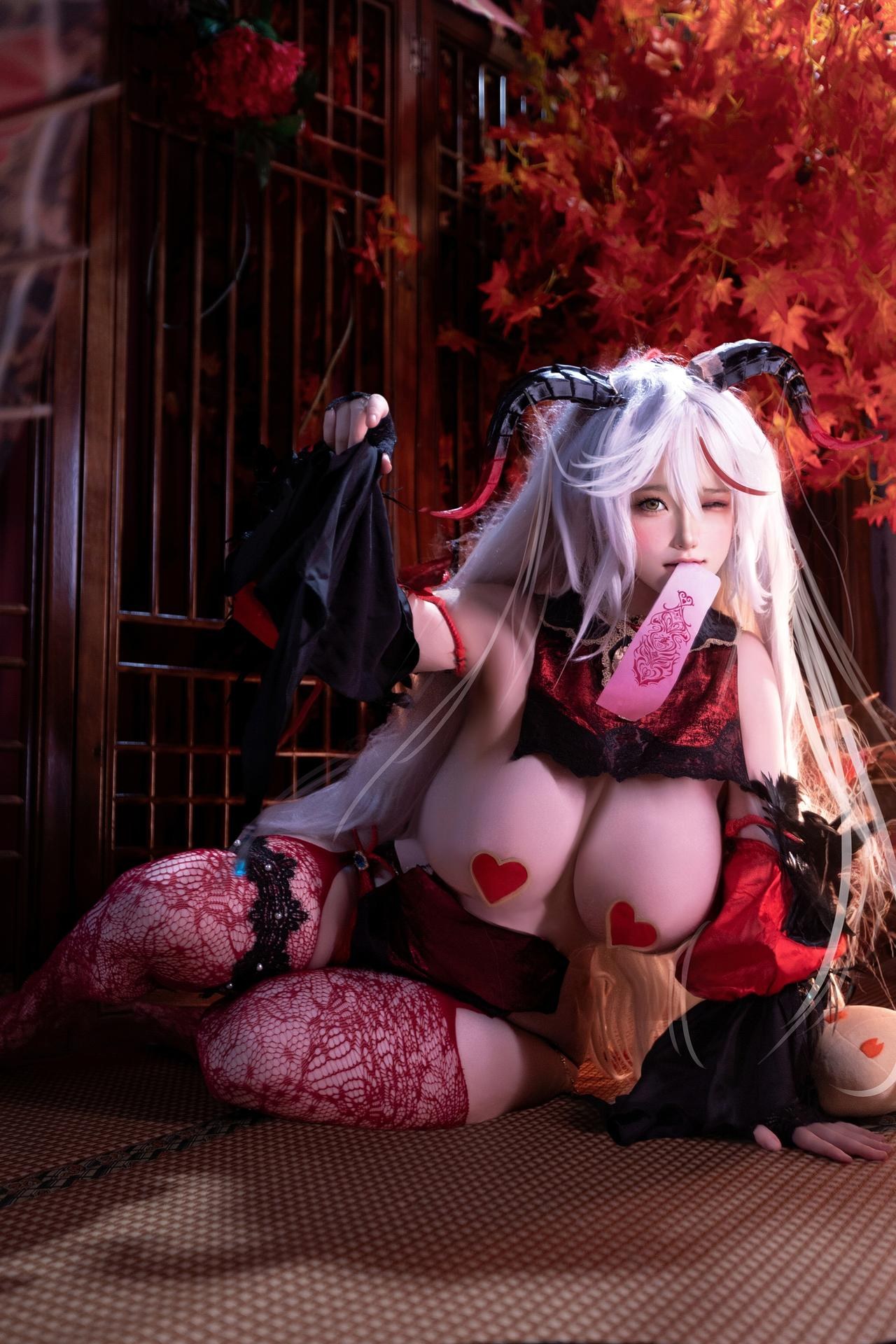 [コスプレ] 芝心蛋奶烧 - 碧蓝航线 埃吉尔私设 红黑私设礼装 巨乳大尺度还原 34P