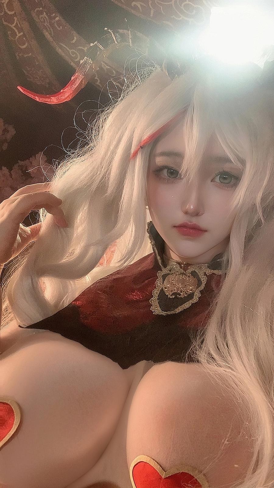 [コスプレ] 芝心蛋奶烧 - 碧蓝航线 埃吉尔私设 红黑私设礼装 巨乳大尺度还原 34P