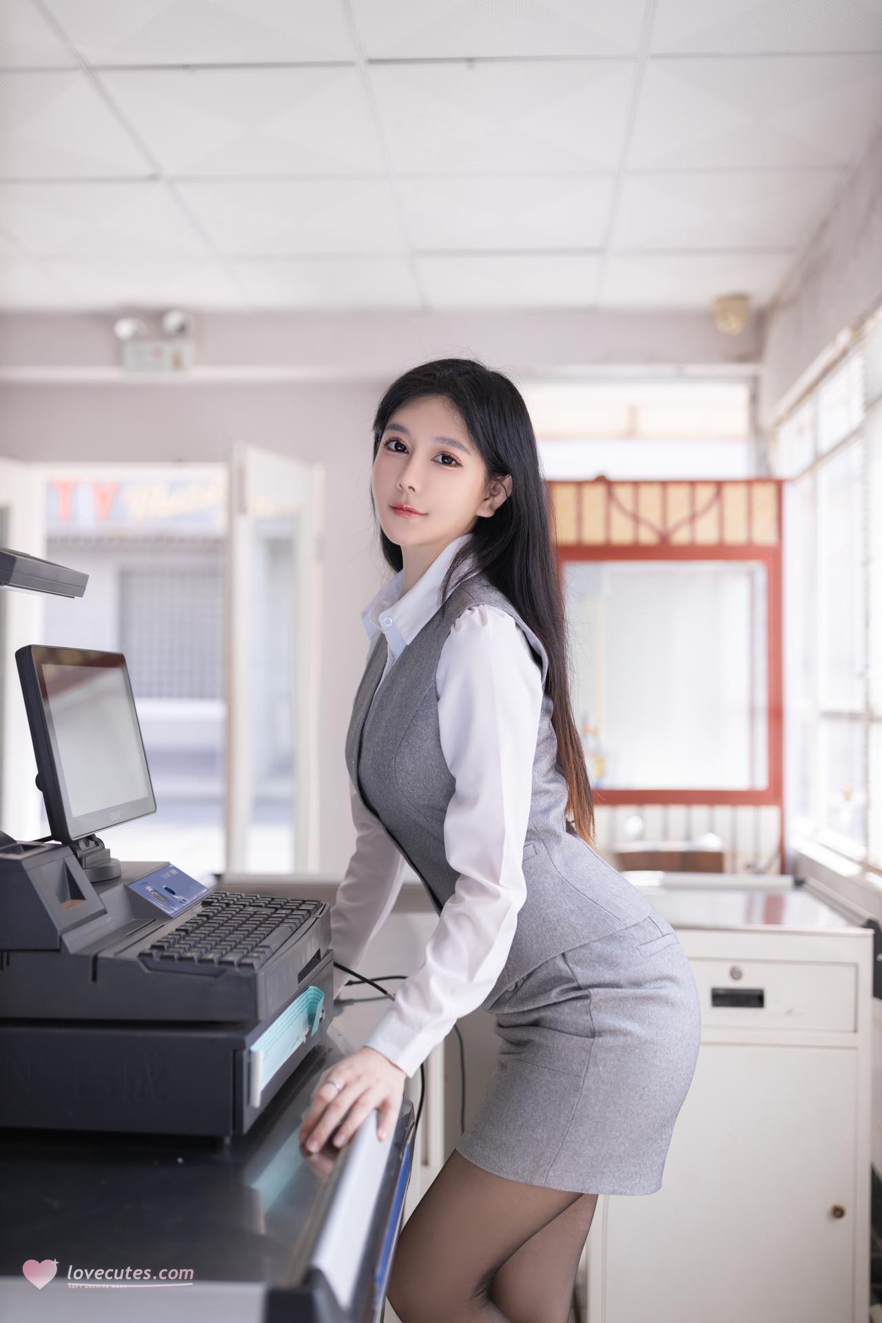 [Model] Xie Xiaoen โฟโต้เซ็ต model photos, uniform styling, leg-focused poses 100P