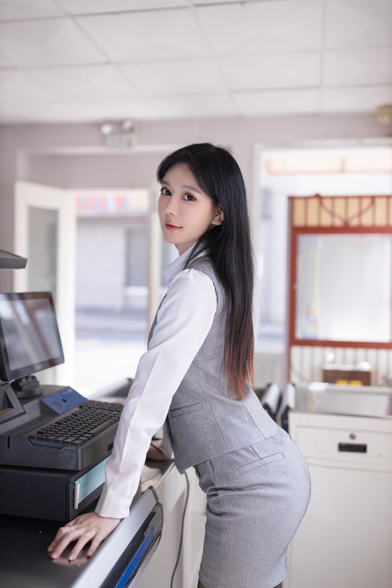 [Model] Xie Xiaoen โฟโต้เซ็ต model photos, uniform styling, leg-focused poses 100P