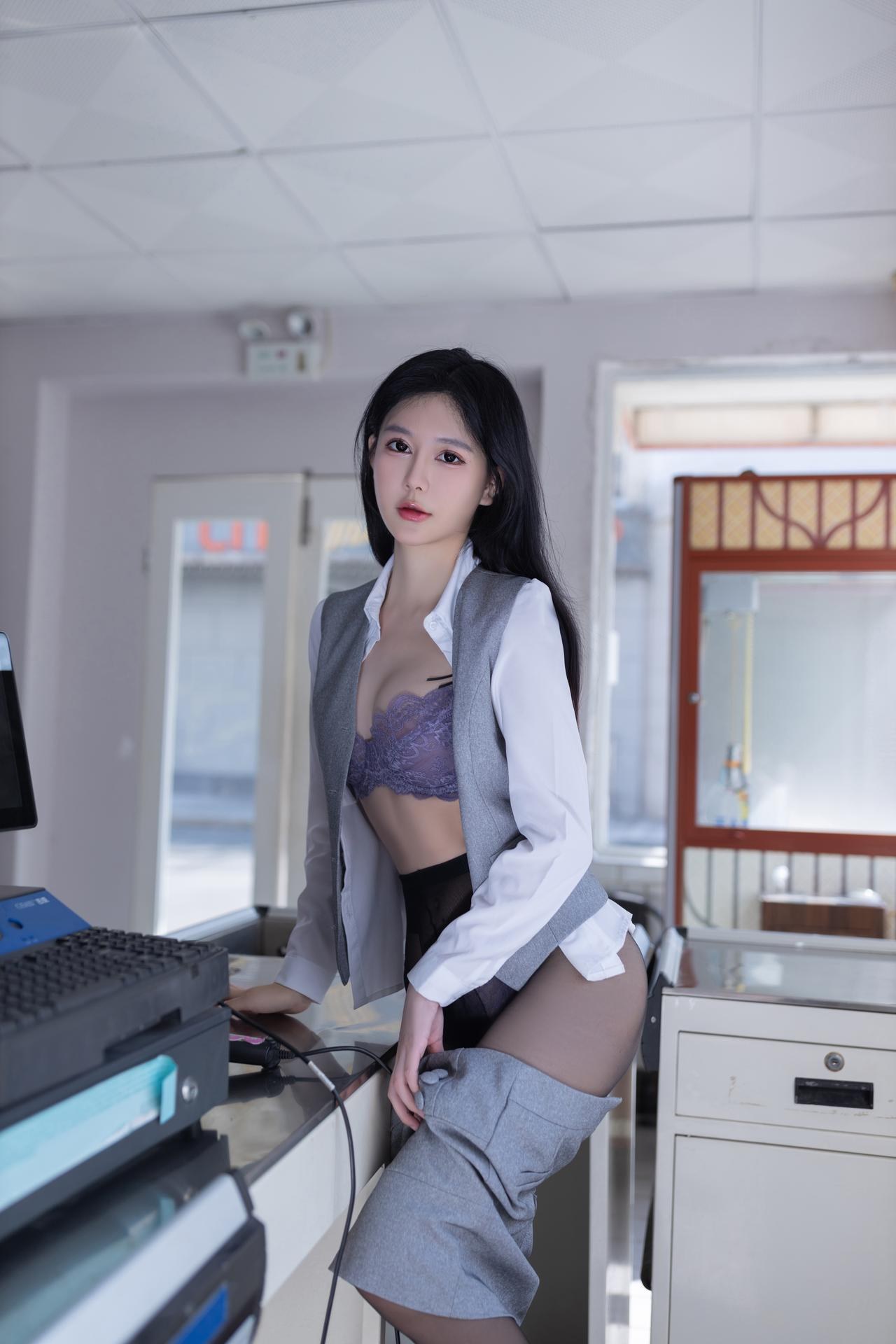 [Model] Xie Xiaoen โฟโต้เซ็ต model photos, uniform styling, leg-focused poses 100P