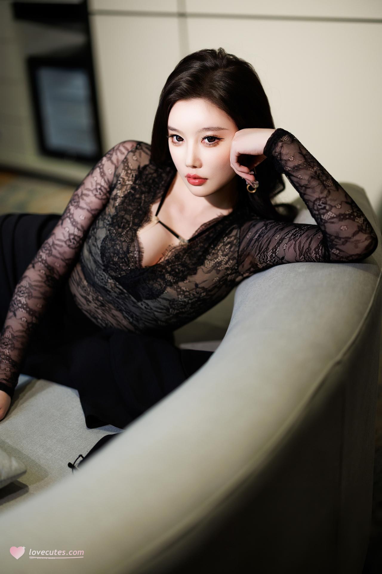 [模特] Yang Chen Chen (杨晨晨Yome) - 秀人网模特 黑丝蛇妖：黑丝蛇妖情趣内衣 美腿大尺度 81P
