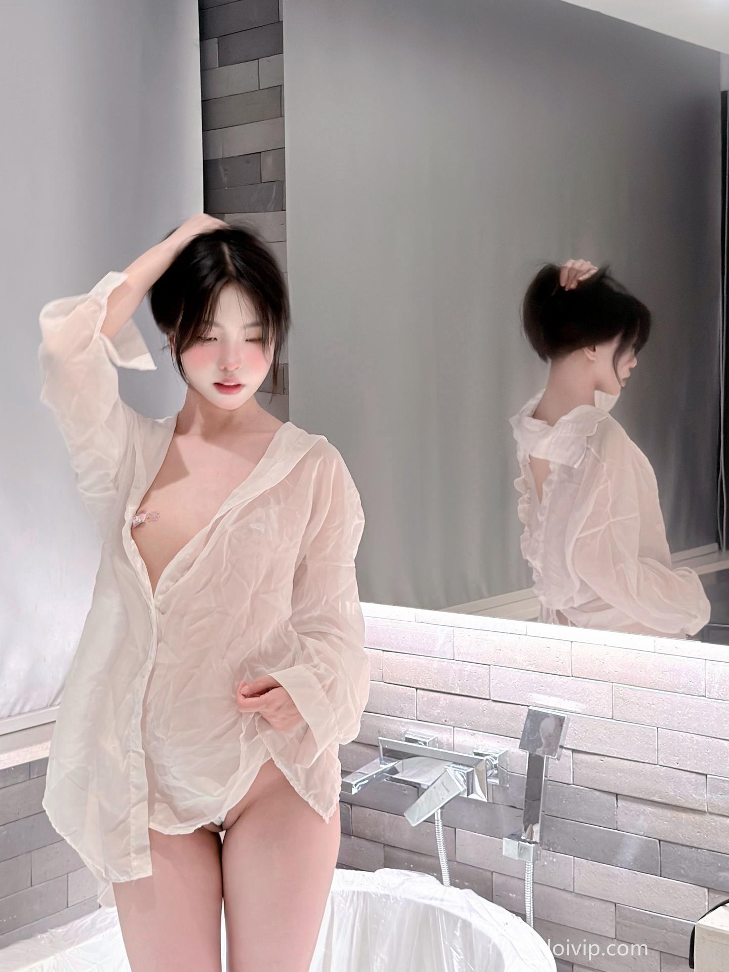 [私房] フォトセット 你的真真u - 白衬衫 白衬衫蕾丝内衣 浴室私房美腿 66P2V