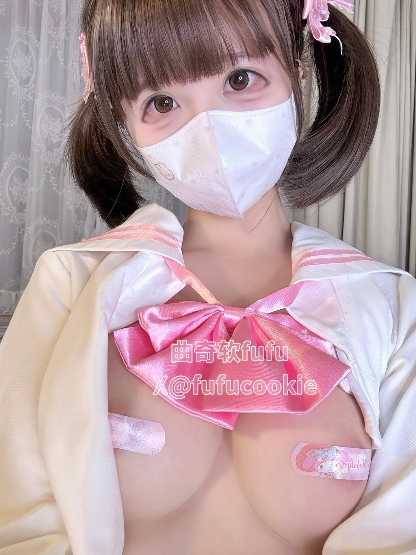 [私房] 曲奇软fufu - 白丝JK制服：白丝制服私房 美腿大尺度视频 26P4V
