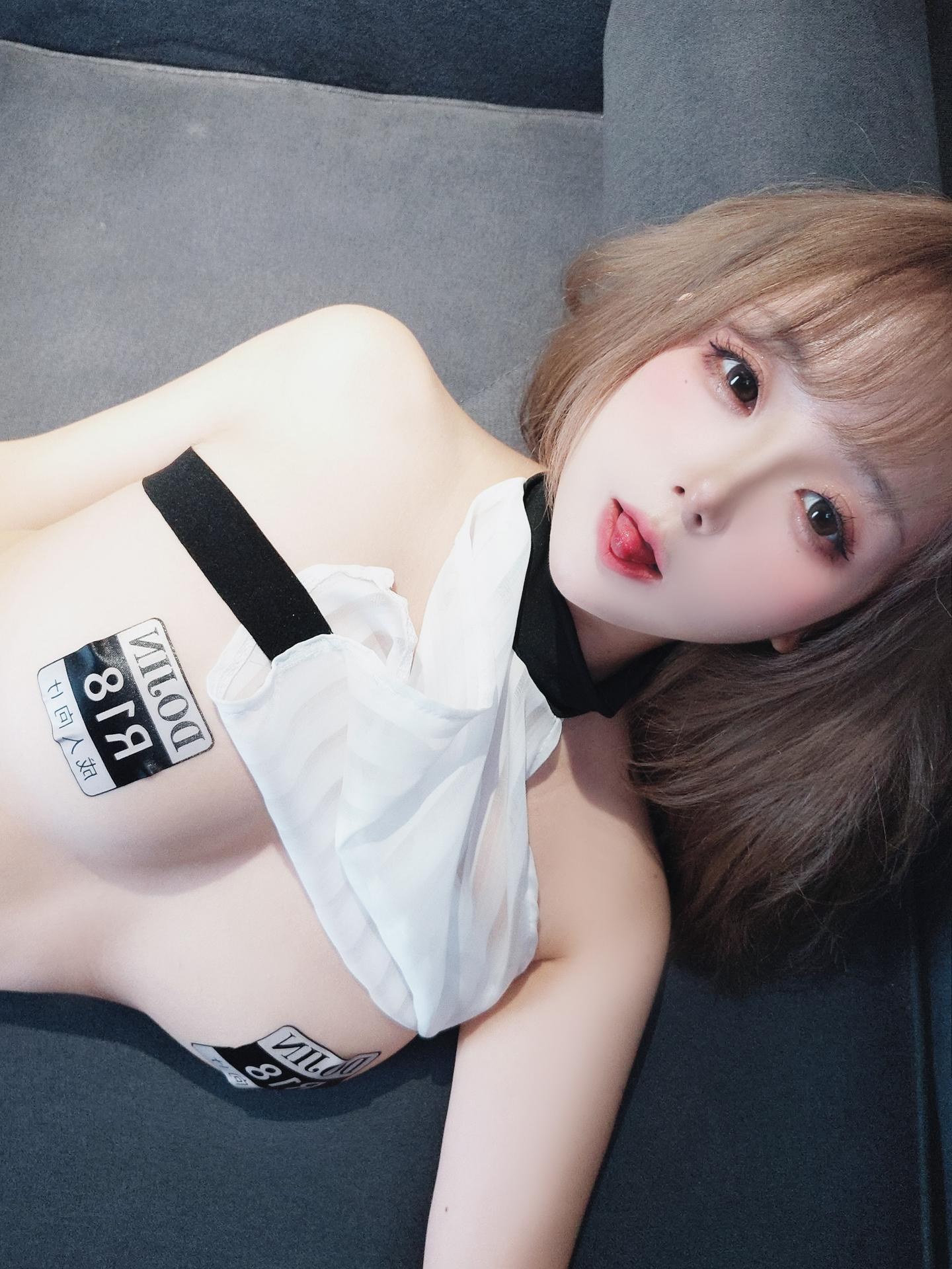 [Private Room] Hinajiao bộ ảnh private-room photos, black stockings, uniform styling, cleavage styling 90P17G4V