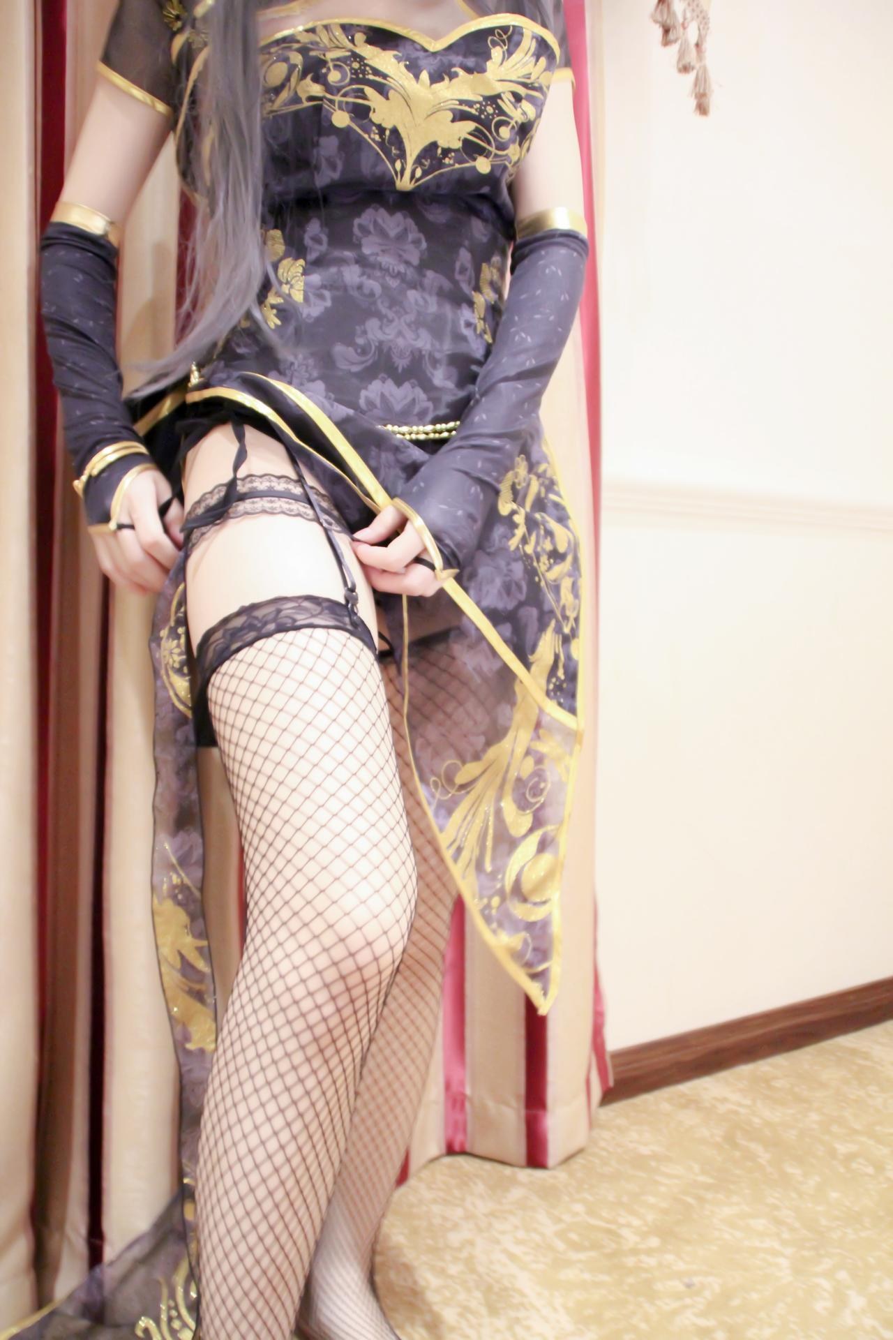 [cosplay] 少女映畫 - 洛天依 金絲雀：黑絲網襪翹臀大尺度角色還原 15P