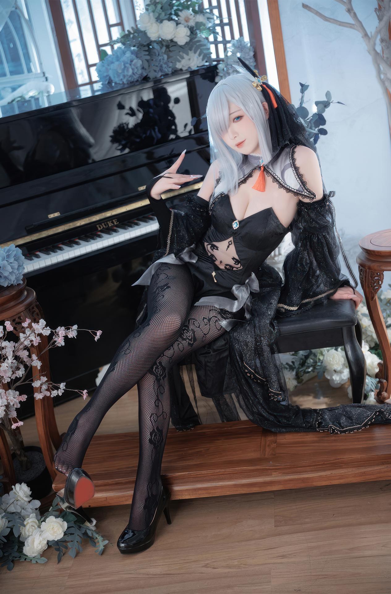 [cosplay] 封疆疆v - 原神 申鹤黑婚纱：黑纱礼服大尺度角色还原 20P