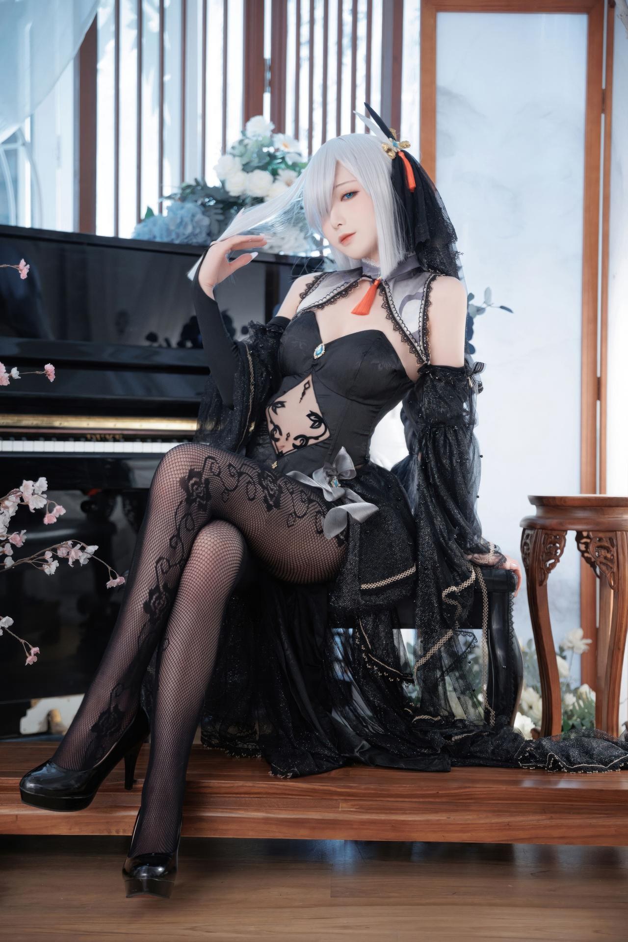 [cosplay] 封疆疆v - 原神 申鹤黑婚纱：黑纱礼服大尺度角色还原 20P