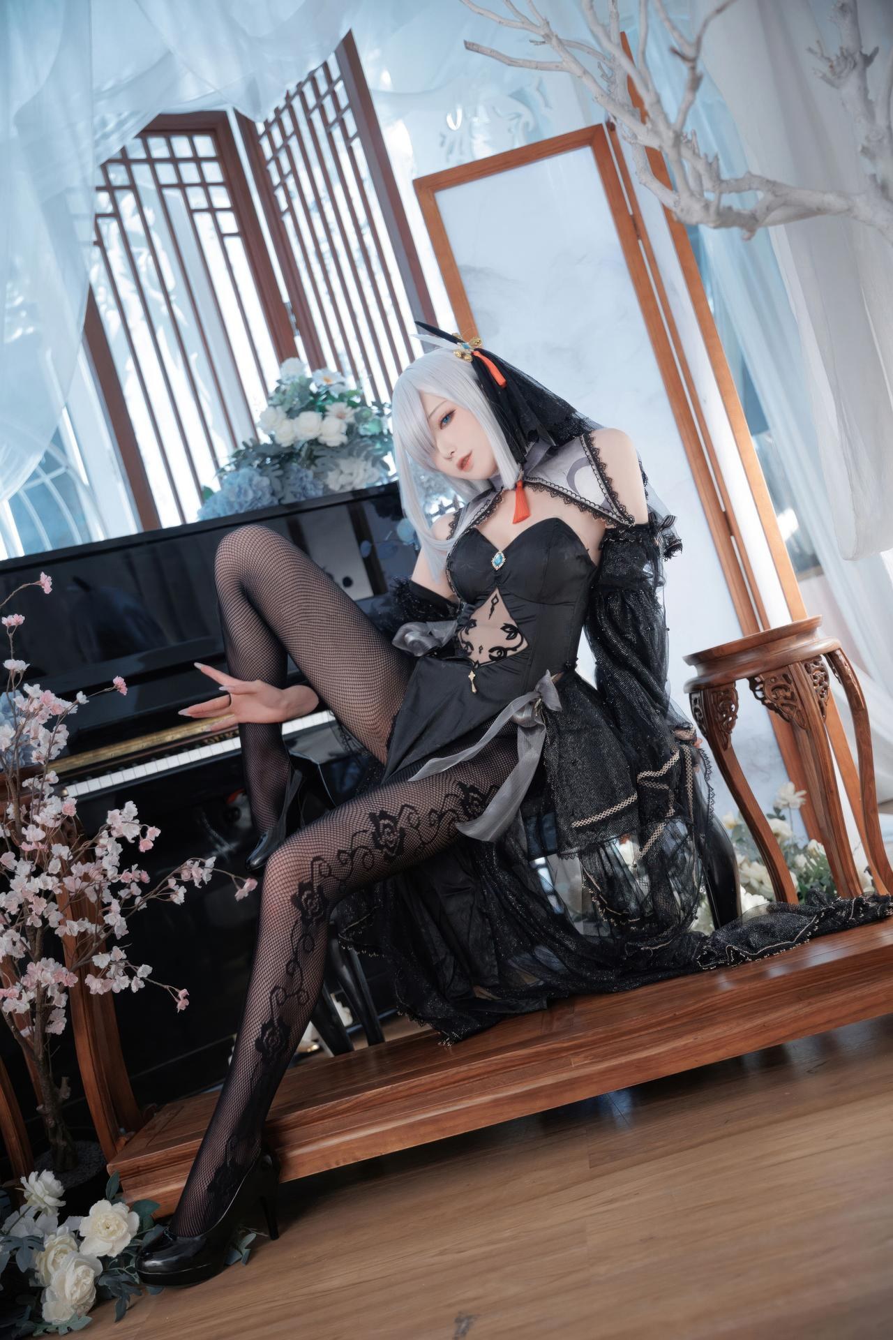 [cosplay] 封疆疆v - 原神 申鹤黑婚纱：黑纱礼服大尺度角色还原 20P