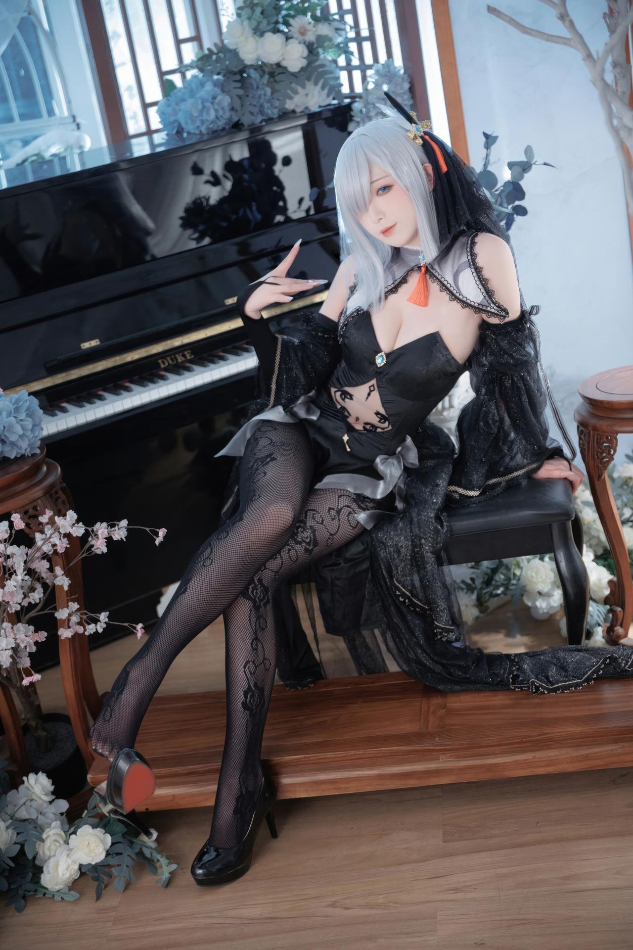 [cosplay] 封疆疆v - 原神 申鹤黑婚纱：黑纱礼服大尺度角色还原 20P