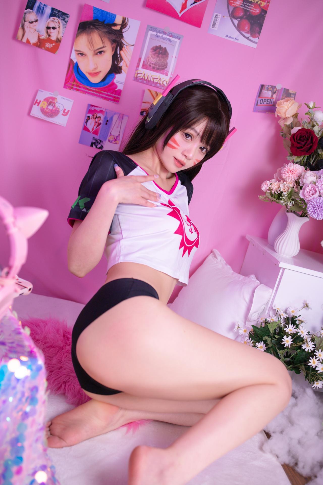 [cosplay] 星黛鹿鹿 - DVA：遊戲角色緊身衣美腿還原 39P