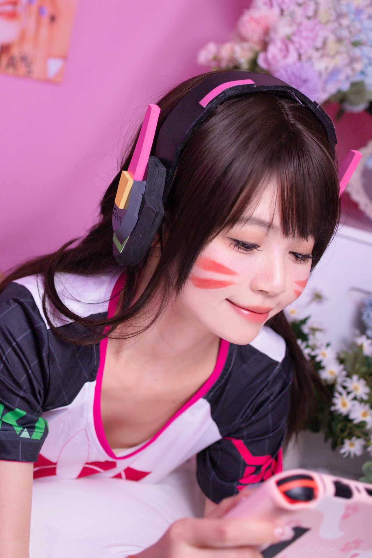 [cosplay] 星黛鹿鹿 - DVA：游戏角色紧身衣美腿还原 39P