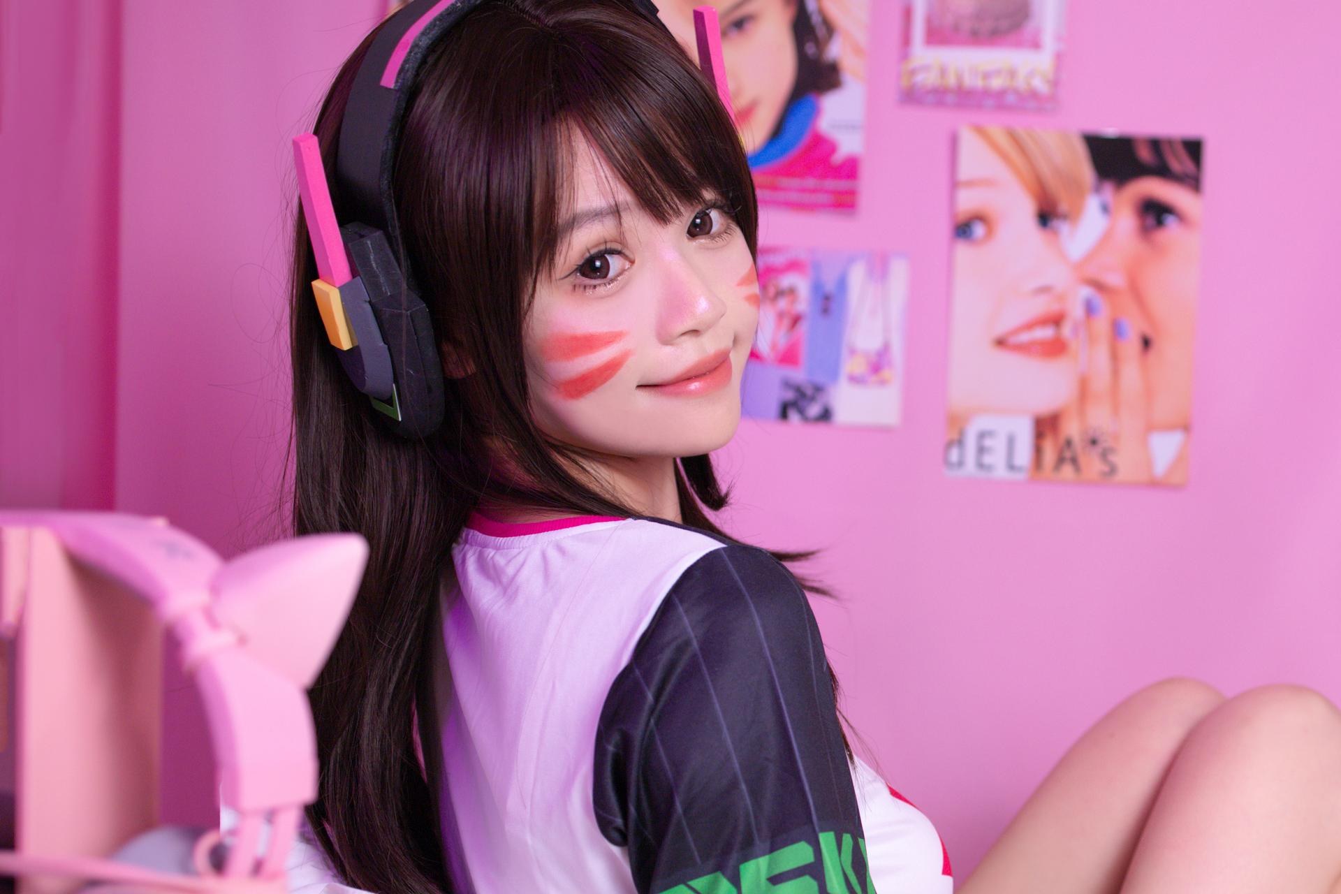 [cosplay] 星黛鹿鹿 - DVA：游戏角色紧身衣美腿还原 39P