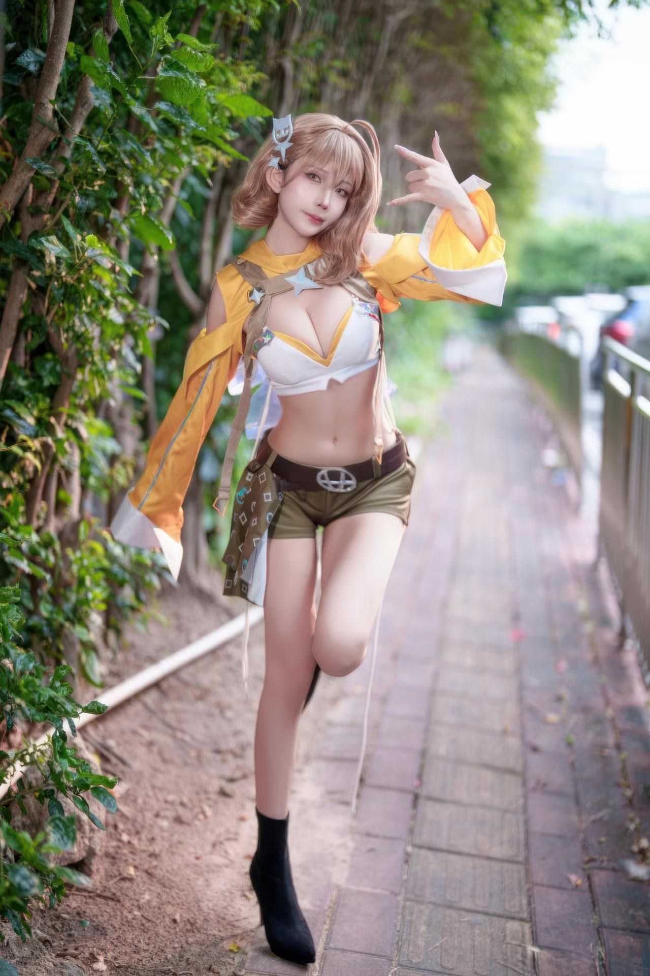 [cosplay] 抱走莫子aa - Nikke胜利女神 阿妮斯：超级巨星舞台装美腿游戏角色 23P 繁體版