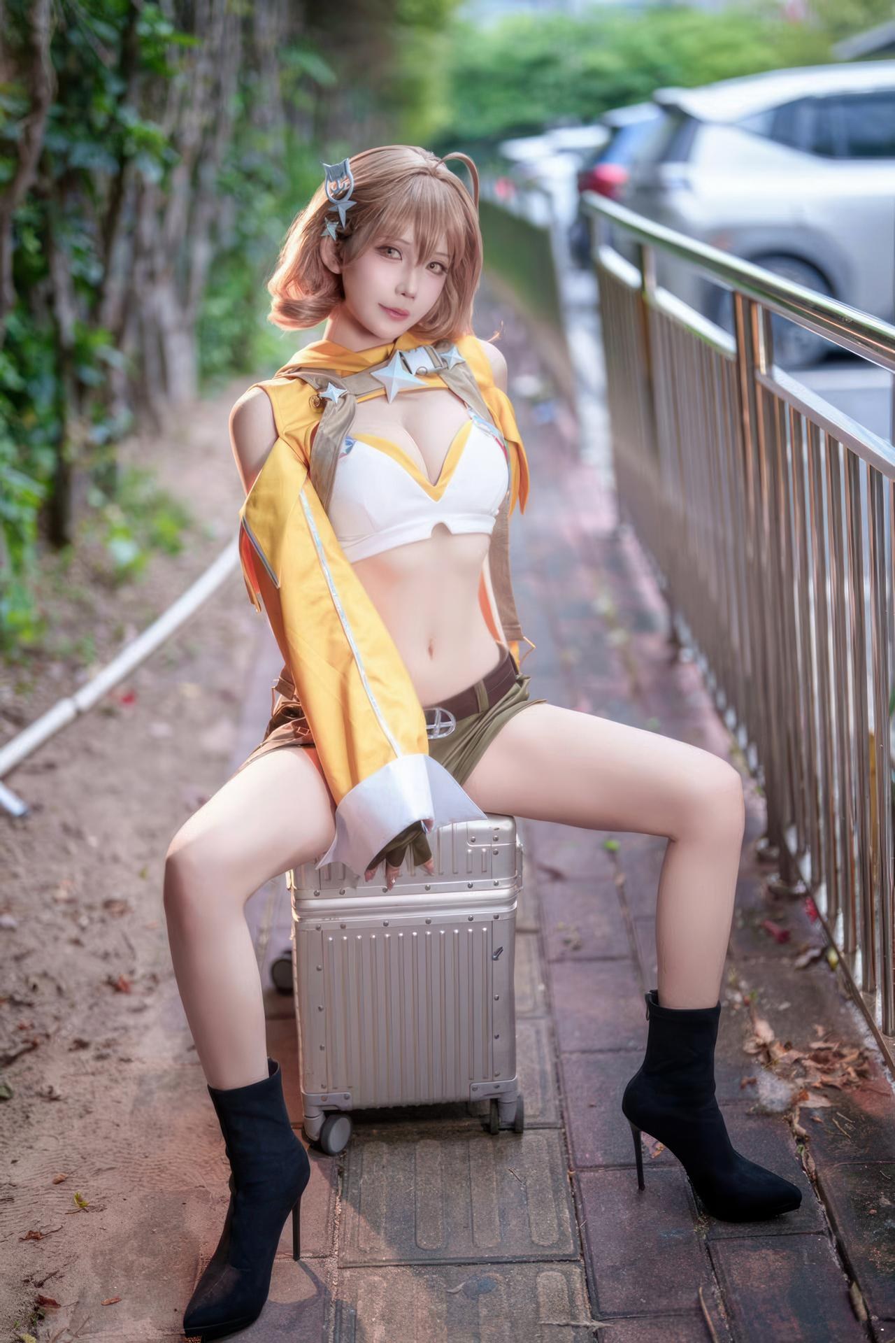[cosplay] 抱走莫子aa - Nikke胜利女神 阿妮斯：超级巨星舞台装美腿游戏角色 23P 繁體版