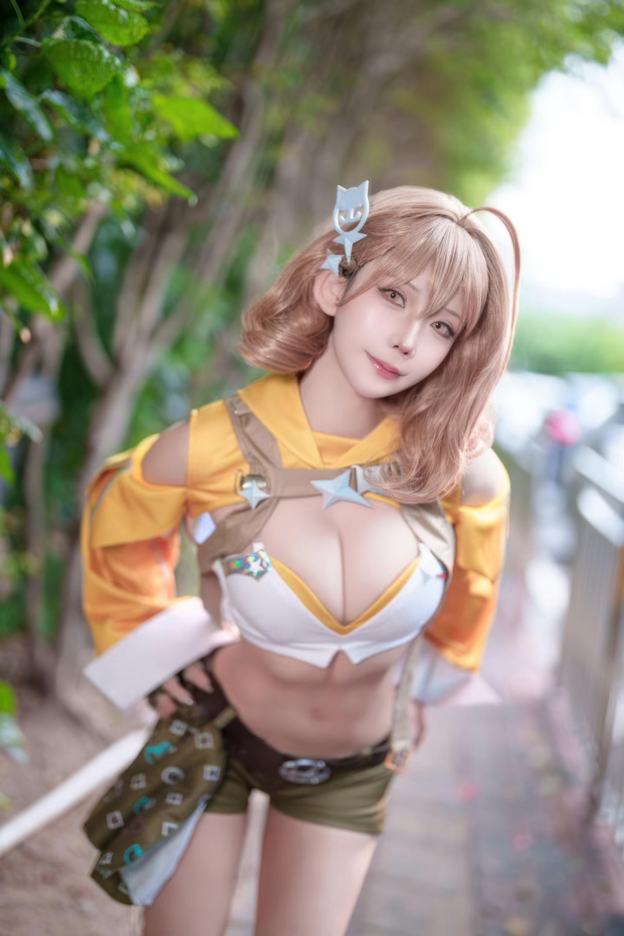 [cosplay] 抱走莫子aa - Nikke胜利女神 阿妮斯：超级巨星舞台装美腿游戏角色 23P 繁體版